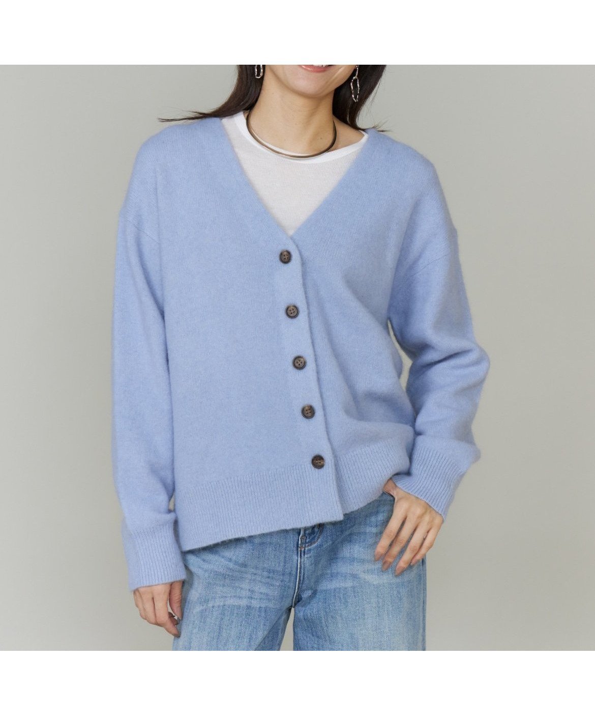 【イネド/INED】のチャイニーズラクーンVネックカーディガン インテリア・キッズ・メンズ・レディースファッション・服の通販 founy(ファニー) 　ファッション　Fashion　レディースファッション　Fashion for Women　トップス・カットソー　Cut & Sew Tops　カーディガン・羽織り　Layered Style Cardigans　Vネックトップス　V-Neck Tops / V-Cut Neckline Shirts　カーディガン　Cardigan, Knitwear　シンプル　Simple, Minimal　スマート　Smart, Elegant　サックス|ID: prp329100004836092 ipo3291000000035226499