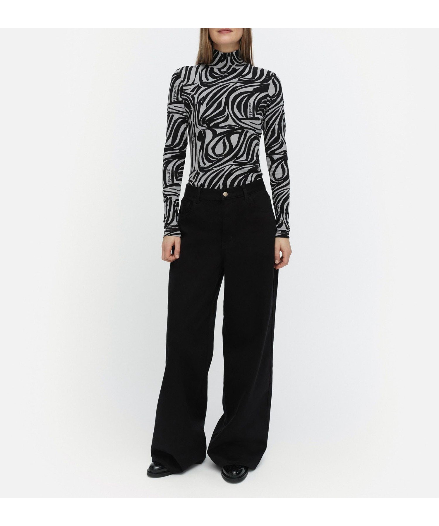 【マリメッコ/marimekko】のJakala Jokuraita Logo カットソー インテリア・キッズ・メンズ・レディースファッション・服の通販 founy(ファニー) 　ファッション　Fashion　レディースファッション　Fashion for Women　トップス・カットソー　Cut & Sew Tops　カットソー・ベーシックTシャツ　Cut-and-Sewn Tops / Stretch Tees & Basics　カットソー　Cut and Sewn Top　クール　Cool, Chic　ストライプ　Stripe, Striped Pattern　ライトグレー×ブラック|ID: prp329100004836095 ipo3291000000035226522