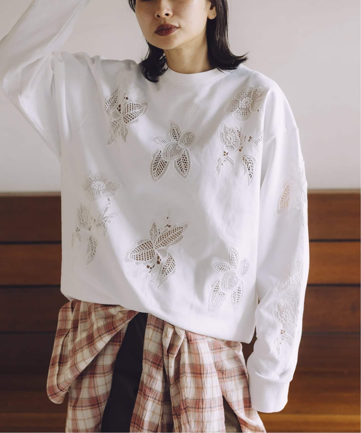 【ジャーナルスタンダード/JOURNAL STANDARD】の別注【TOLIGHT*JOURNALSTANDARD】ケミカルレースモチーフPO インテリア・キッズ・メンズ・レディースファッション・服の通販 founy(ファニー) 　ファッション　Fashion　レディースファッション　Fashion for Women　春　Spring　ケミカル　Chemical, Chemical Wash　コレクション　Collection, Seasonal Line　シンプル　Simple, Minimal　スウェット / スエット　Sweatshirt, Sweatwear　スマート　Smart, Elegant　プリント　Print, Printed Pattern　別注　Limited Edition, Custom Order　モチーフ　Motif, Design Theme　レース　Lace, Lace Fabric　S/S・春夏　SS, Spring/Summer, Warm Season　夏　Summer　ホワイト|ID: prp329100004836099 ipo3291000000035226553