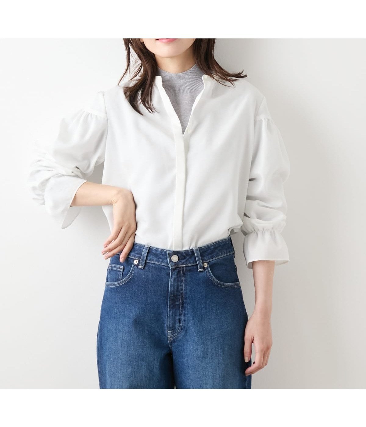 【ニューヨーカー/NEWYORKER】のダンガリーツイル ギャザーフリルブラウス インテリア・キッズ・メンズ・レディースファッション・服の通販 founy(ファニー) 　ファッション　Fashion　レディースファッション　Fashion for Women　トップス・カットソー　Cut & Sew Tops　シャツ・ブラウス・オフィスカジュアル　Elegant Blouses & Button-Ups　エレガント 上品　Elegant　ギャザー　Gathered, Ruffled　シンプル　Simple, Minimal　スタンド　Stand Collar, Upright Stand　タンブラー　Tumbler, Travel Mug　ダンガリー　Dungaree, Chambray　長袖　Long Sleeve, Full Sleeve　フリル　Frill, Ruffle　フロント　Front, Front Design　ボトム　Bottoms, Lower Wear　ロング　Long, Long-Length　A/W・秋冬　Autumn/Winter　ホワイト|ID: prp329100004836117 ipo3291000000035226730