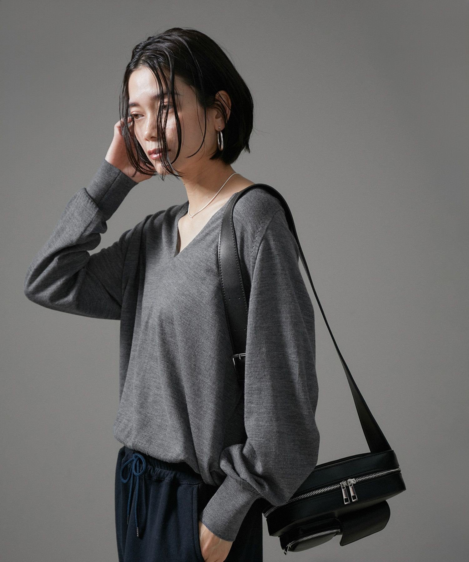 【サロン アダム エ ロペ/SALON adam et rope'】のウォッシャブルウールVネックプルオーバー インテリア・キッズ・メンズ・レディースファッション・服の通販 founy(ファニー) 　ファッション　Fashion　レディースファッション　Fashion for Women　トップス・カットソー　Cut & Sew Tops　カジュアルプルオーバー・ニットトップス　Pullovers & Knit Tops / Casual Pullovers　Vネックトップス　V-Neck Tops / V-Cut Neckline Shirts　インナー　Innerwear　シンプル　Simple, Minimal　ジャケット　Jacket, Outerwear　タンク　Tank Top, Sleeveless Top　チャーム　Charm, Pendant　トレンド　Trend, Trending Now　定番　Standard, Basic Item　プレート　Plate, Dish　ベーシック　Basic, Essential　ポケット　Pocket, Pocket Detail　エレガント 上品　Elegant　ビジネス 仕事 通勤　Business / Work / Commuting　グレー(07)|ID: prp329100004836224 ipo3291000000035227530