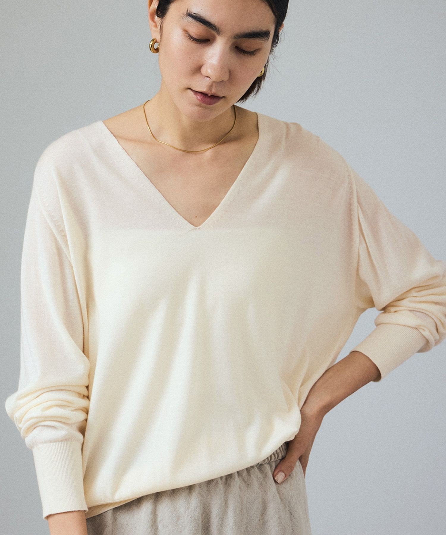 【サロン アダム エ ロペ/SALON adam et rope'】のウォッシャブルウールVネックプルオーバー インテリア・キッズ・メンズ・レディースファッション・服の通販 founy(ファニー) 　ファッション　Fashion　レディースファッション　Fashion for Women　トップス・カットソー　Cut & Sew Tops　カジュアルプルオーバー・ニットトップス　Pullovers & Knit Tops / Casual Pullovers　Vネックトップス　V-Neck Tops / V-Cut Neckline Shirts　インナー　Innerwear　シンプル　Simple, Minimal　ジャケット　Jacket, Outerwear　タンク　Tank Top, Sleeveless Top　チャーム　Charm, Pendant　トレンド　Trend, Trending Now　定番　Standard, Basic Item　プレート　Plate, Dish　ベーシック　Basic, Essential　ポケット　Pocket, Pocket Detail　エレガント 上品　Elegant　ビジネス 仕事 通勤　Business / Work / Commuting　オフホワイト(15)|ID: prp329100004836224 ipo3291000000035227531