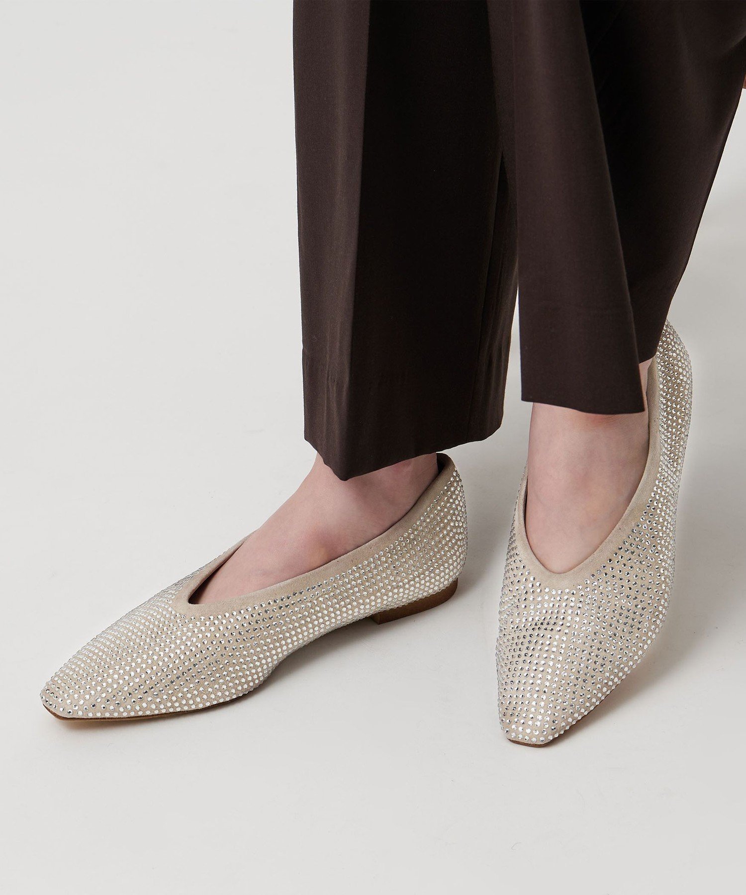 【ユナイテッドアローズ/UNITED ARROWS】のラインストーン フラットシューズ インテリア・キッズ・メンズ・レディースファッション・服の通販 founy(ファニー) 　ファッション　Fashion　レディースファッション　Fashion for Women　ガラス　Glass, Glassware　シューズ　Shoes, Footwear　ストーン　Stone, Gem-Like　デニム　Denim, Jeans Material　フラット　Flat, Flat Shoes　ボトム　Bottoms, Lower Wear　エレガント 上品　Elegant　BEIGE|ID: prp329100004836294 ipo3291000000035228138