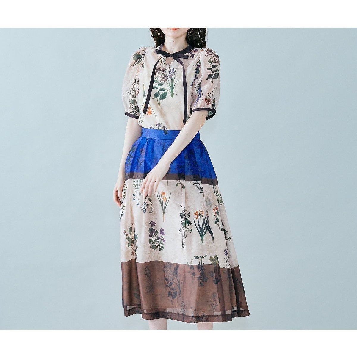 【ローズティアラ/Rose Tiara】のカラーブロックフラワープリントブラウス 人気、トレンドファッション・服の通販 founy(ファニー) 　ファッション　Fashion　レディースファッション　Fashion for Women　トップス・カットソー　Cut & Sew Tops　シャツ・ブラウス・オフィスカジュアル　Elegant Blouses & Button-Ups　花柄・フラワープリント・モチーフ　Floral Prints & Motifs / Flower Pattern Tops　キャミソール　Camisole, Spaghetti Strap Top　コンパクト　Compact, Small Size　スタンダード　Standard, Basic　スマート　Smart, Elegant　スリーブ　Sleeve, Long Sleeve / Short Sleeve　フェミニン　Feminine, Girly　プリント　Print, Printed Pattern　ポケット　Pocket, Pocket Detail　エレガント 上品　Elegant　 other-1|ID: prp329100004836299 ipo3291000000035228181