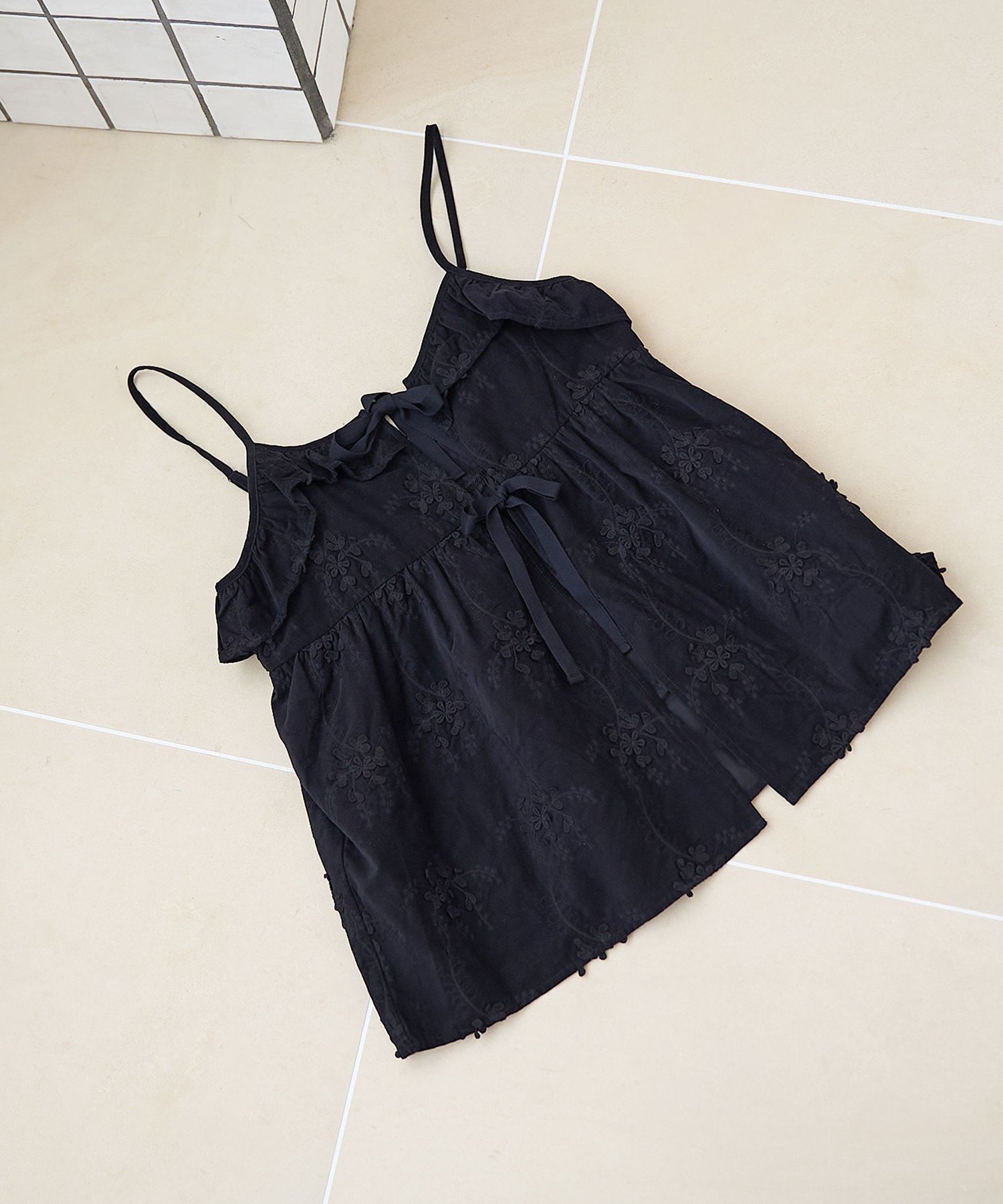 【コーエン/COEN】の3Dフラワー刺繍 コーデュロイキャミソール【インフルエンサー紹介アイテム】 インテリア・キッズ・メンズ・レディースファッション・服の通販 founy(ファニー) 　ファッション　Fashion　レディースファッション　Fashion for Women　トップス・カットソー　Cut & Sew Tops　キャミソール&ノースリーブ　Camisoles & Sleeveless Tops　インナー　Innerwear　春　Spring　秋　Autumn　キャミソール　Camisole, Spaghetti Strap Top　コーデュロイ　Corduroy, Cord Fabric　セットアップ　Set-Up, Coordinated Outfit　タートルネック　Turtleneck, High Neck　ビスチェ　Bustier, Corset Top　フィット　Fit, Slim Fit　フラワー　Flower, Floral　S/S・春夏　SS, Spring/Summer, Warm Season　おすすめ　Recommended / Our Picks　夏　Summer　BLACK|ID: prp329100004836313 ipo3291000000035228272