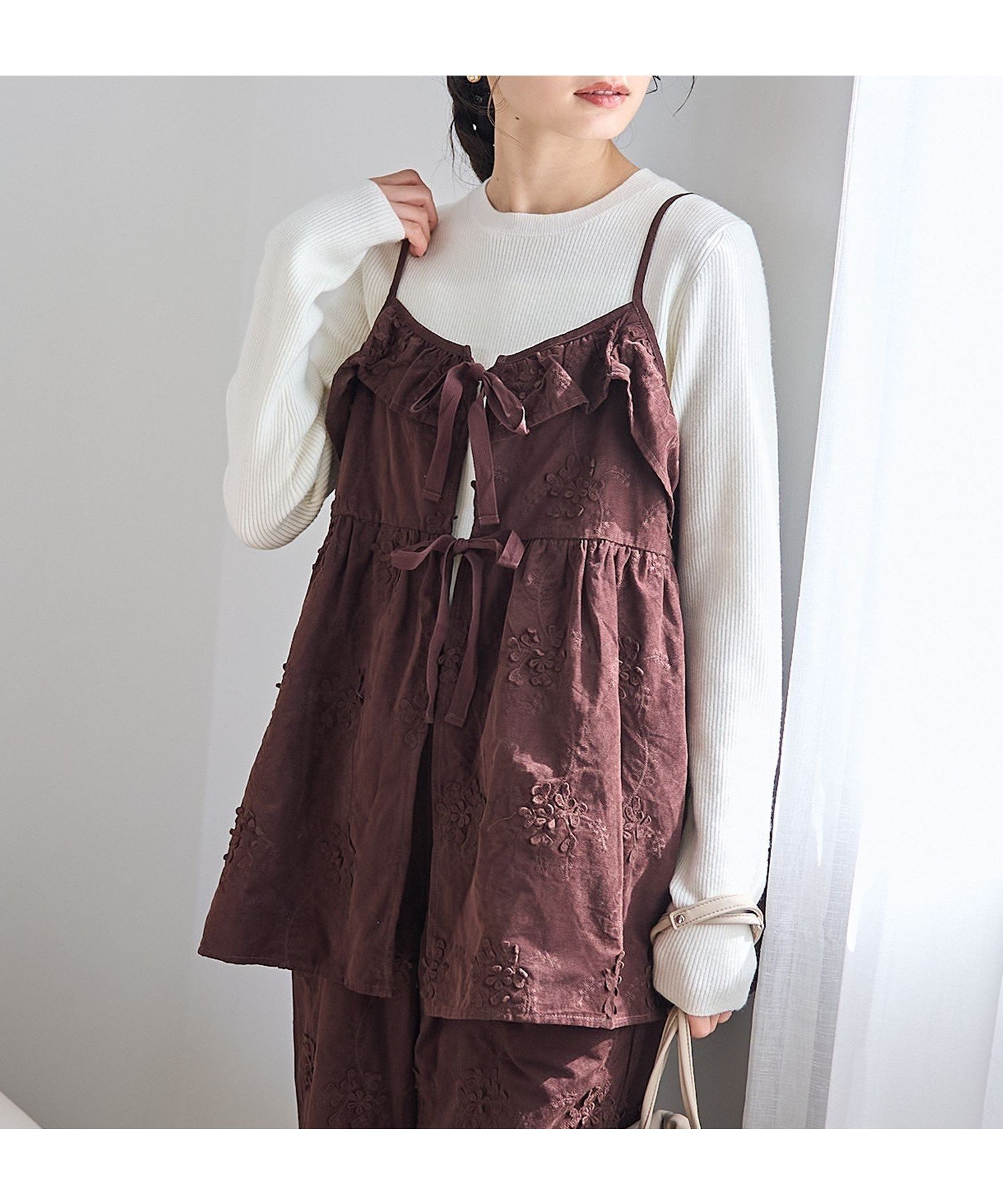 【コーエン/COEN】の3Dフラワー刺繍 コーデュロイキャミソール【インフルエンサー紹介アイテム】 インテリア・キッズ・メンズ・レディースファッション・服の通販 founy(ファニー) 　ファッション　Fashion　レディースファッション　Fashion for Women　トップス・カットソー　Cut & Sew Tops　キャミソール&ノースリーブ　Camisoles & Sleeveless Tops　インナー　Innerwear　春　Spring　秋　Autumn　キャミソール　Camisole, Spaghetti Strap Top　コーデュロイ　Corduroy, Cord Fabric　セットアップ　Set-Up, Coordinated Outfit　タートルネック　Turtleneck, High Neck　ビスチェ　Bustier, Corset Top　フィット　Fit, Slim Fit　フラワー　Flower, Floral　S/S・春夏　SS, Spring/Summer, Warm Season　おすすめ　Recommended / Our Picks　夏　Summer　MD.BROWN|ID: prp329100004836313 ipo3291000000035228273