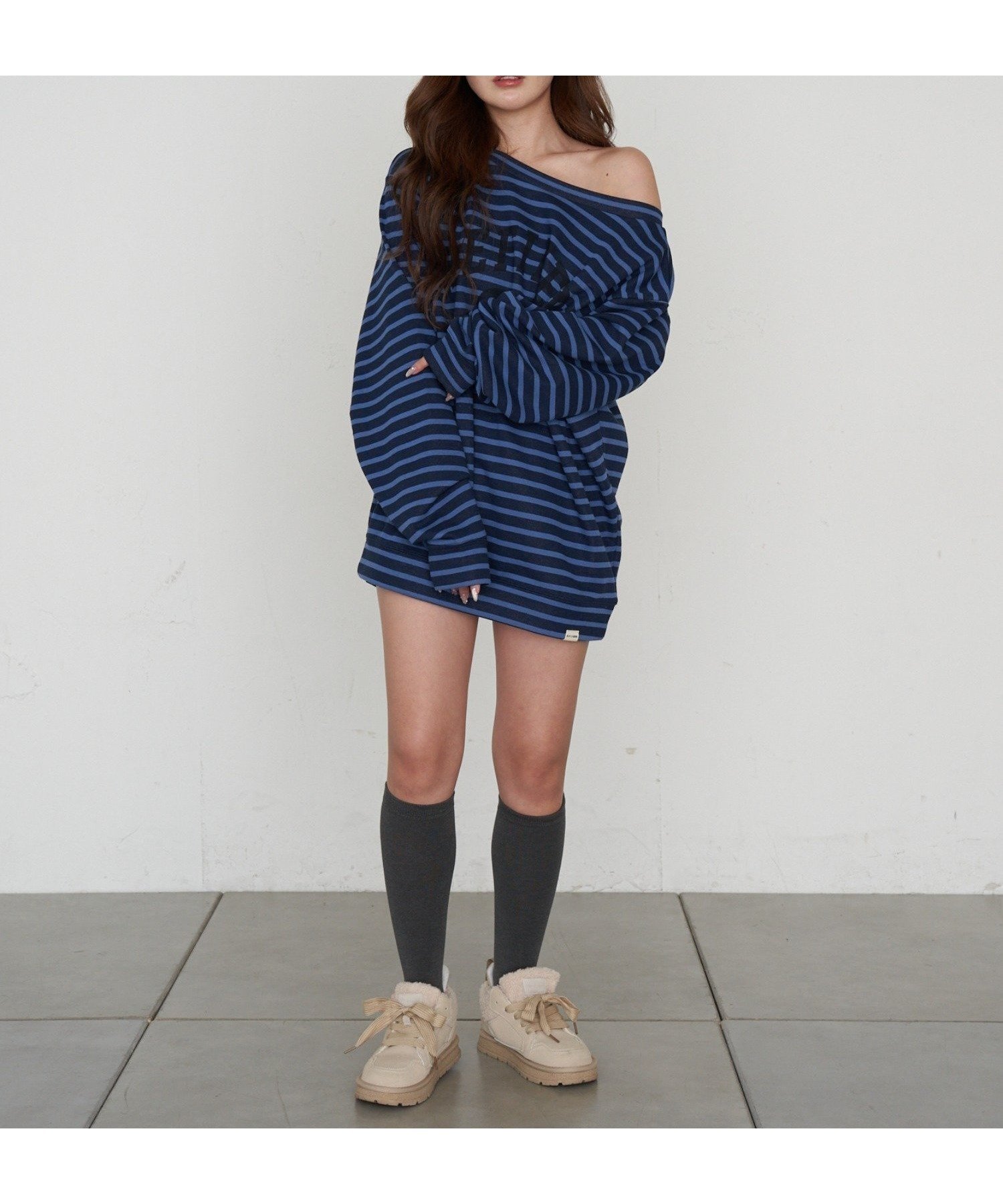 【パルグループ/PAL GROUP】の【RAY CASSIN】ワンショルスウェット インテリア・キッズ・メンズ・レディースファッション・服の通販 founy(ファニー) 　ファッション　Fashion　レディースファッション　Fashion for Women　トップス・カットソー　Cut & Sew Tops　レディースパーカー・カジュアルフーディー　Casual Hoodies & Sweatshirts　スウェット・クルーネックトップス　Sweatshirts & Crewnecks / Relaxed Fit Sweat Tops　スウェット / スエット　Sweatshirt, Sweatwear　チュニック　Tunic, Long Top　デニム　Denim, Jeans Material　トレンド　Trend, Trending Now　バランス　Balance, Style Balance　フレア　Flare, Flared　再入荷　Restock / Back in Stock　おすすめ　Recommended / Our Picks　ブルーその他2|ID: prp329100004836342 ipo3291000000035228462