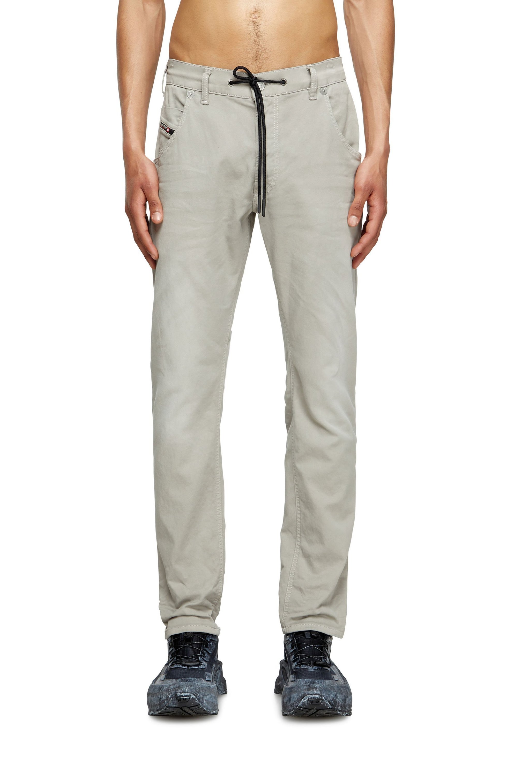 【ディーゼル/DIESEL / MEN】のメンズ デニムパンツ ジョグジーンズ レギュラースリム BCI サステナブル インテリア・キッズ・メンズ・レディースファッション・服の通販 founy(ファニー) 　ファッション　Fashion　メンズファッション　Fashion for Men　ボトムス　Bottoms　デニムパンツ・ジーンズ　Denim Pants　クラシック　Classic, Timeless Style　スウェット / スエット　Sweatshirt, Sweatwear　スリム　Slim, Slim Fit　デニム　Denim, Jeans Material　定番　Standard, Basic Item　人気　Popular, Best Seller　ファブリック　Fabric, Textile　フロント　Front, Front Design　メンズ　Men's, Menswear　レギュラー　Regular, Standard Fit　グレー|ID: prp329100004836591 ipo3291000000035232500