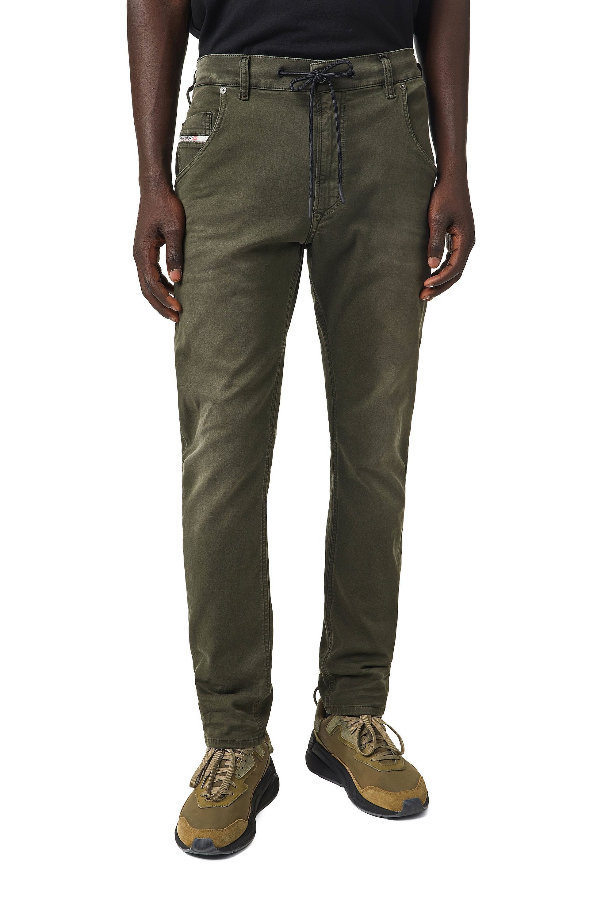 【ディーゼル/DIESEL / MEN】のメンズ デニムパンツ ジョグジーンズ レギュラースリム BCI サステナブル インテリア・キッズ・メンズ・レディースファッション・服の通販 founy(ファニー) 　ファッション　Fashion　メンズファッション　Fashion for Men　ボトムス　Bottoms　デニムパンツ・ジーンズ　Denim Pants　クラシック　Classic, Timeless Style　スウェット / スエット　Sweatshirt, Sweatwear　スリム　Slim, Slim Fit　デニム　Denim, Jeans Material　定番　Standard, Basic Item　人気　Popular, Best Seller　ファブリック　Fabric, Textile　フロント　Front, Front Design　メンズ　Men's, Menswear　レギュラー　Regular, Standard Fit　グリーン|ID: prp329100004836591 ipo3291000000035232508