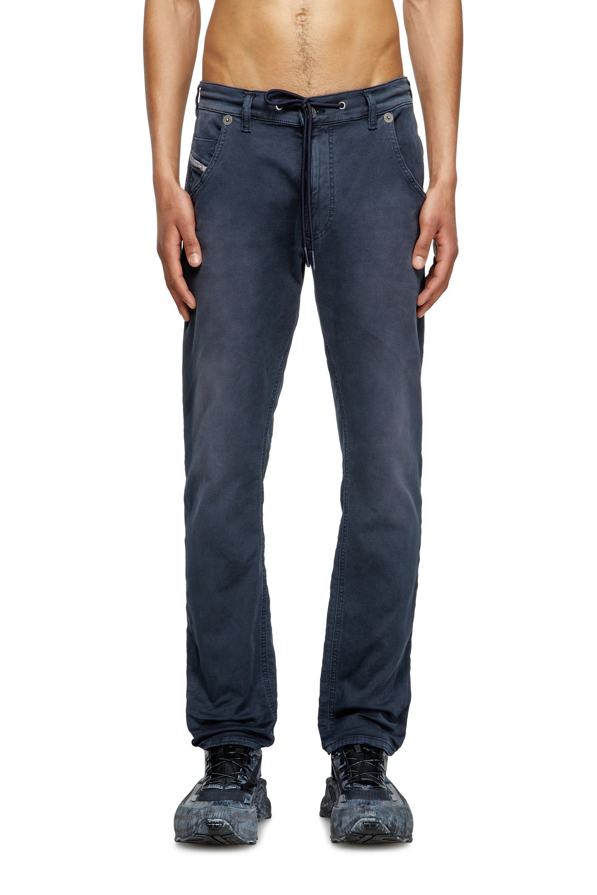 【ディーゼル/DIESEL / MEN】のメンズ デニムパンツ ジョグジーンズ レギュラースリム BCI サステナブル インテリア・キッズ・メンズ・レディースファッション・服の通販 founy(ファニー) 　ファッション　Fashion　メンズファッション　Fashion for Men　ボトムス　Bottoms　デニムパンツ・ジーンズ　Denim Pants　クラシック　Classic, Timeless Style　スウェット / スエット　Sweatshirt, Sweatwear　スリム　Slim, Slim Fit　デニム　Denim, Jeans Material　定番　Standard, Basic Item　人気　Popular, Best Seller　ファブリック　Fabric, Textile　フロント　Front, Front Design　メンズ　Men's, Menswear　レギュラー　Regular, Standard Fit　ネイビー|ID: prp329100004836591 ipo3291000000035232512