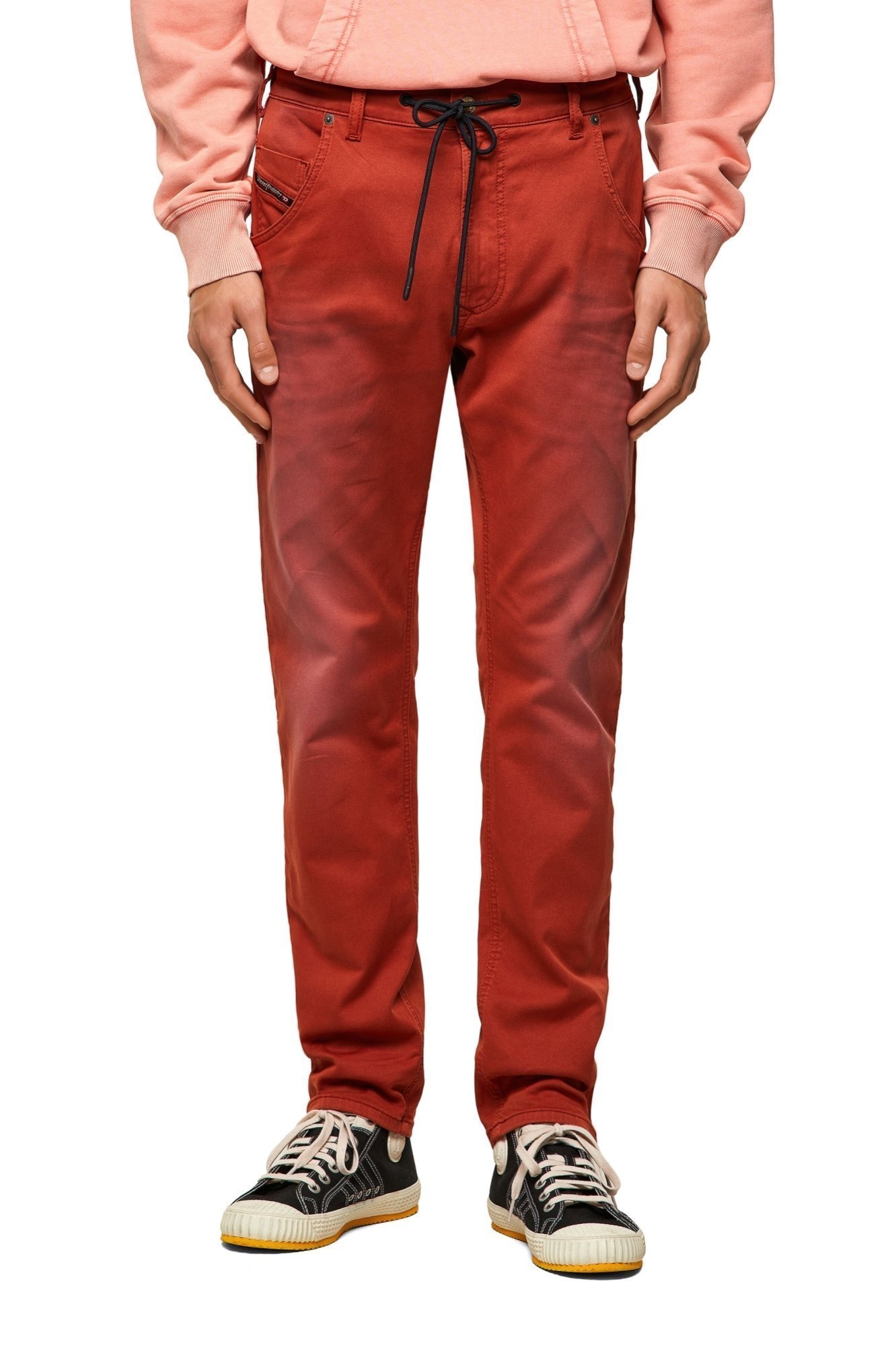 【ディーゼル/DIESEL / MEN】のメンズ デニムパンツ ジョグジーンズ レギュラースリム BCI サステナブル インテリア・キッズ・メンズ・レディースファッション・服の通販 founy(ファニー) 　ファッション　Fashion　メンズファッション　Fashion for Men　ボトムス　Bottoms　デニムパンツ・ジーンズ　Denim Pants　クラシック　Classic, Timeless Style　スウェット / スエット　Sweatshirt, Sweatwear　スリム　Slim, Slim Fit　デニム　Denim, Jeans Material　定番　Standard, Basic Item　人気　Popular, Best Seller　ファブリック　Fabric, Textile　フロント　Front, Front Design　メンズ　Men's, Menswear　レギュラー　Regular, Standard Fit　レッド|ID: prp329100004836591 ipo3291000000035232513