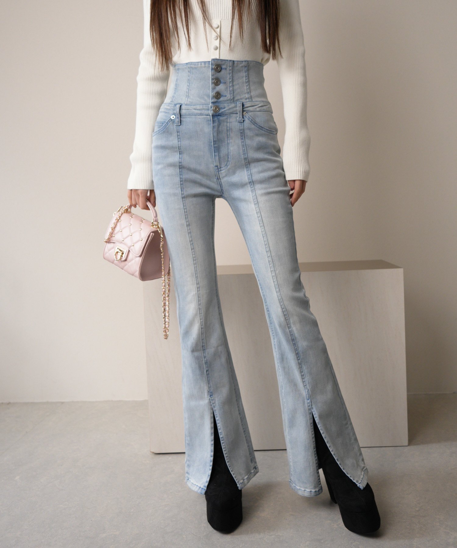 【リップサービス/LIP SERVICE】のLIP SERVICE/センタースリットフレアデニムパンツ インテリア・キッズ・メンズ・レディースファッション・服の通販 founy(ファニー) 　ファッション　Fashion　レディースファッション　Fashion for Women　パンツ　Pants & Trousers　デニムパンツ・ジーンズ・美脚デニム　Denim Jeans & Pants　おすすめ　Recommended / Our Picks　インディゴ　Indigo Denim　クロップド　Cropped, Short Length　スリット　Slit, Slit Detail　センター　Center, Center Line　トレンド　Trend, Trending Now　フィット　Fit, Slim Fit　フレア　Flare, Flared　ブリーチ　Bleach, Washed Finish　プレート　Plate, Dish　ボトム　Bottoms, Lower Wear　ポケット　Pocket, Pocket Detail　マニッシュ　Mannish, Boyish　ロング　Long, Long-Length　夏　Summer　春　Spring　S/S・春夏　SS, Spring/Summer, Warm Season　ブリーチ|ID: prp329100004836668 ipo3291000000035233758