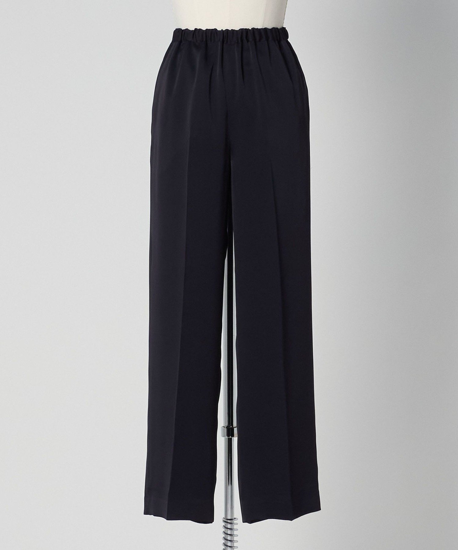 【ユナイテッドアローズ/UNITED ARROWS】のLOEFF テーパード パンツ インテリア・キッズ・メンズ・レディースファッション・服の通販 founy(ファニー) 　ファッション　Fashion　レディースファッション　Fashion for Women　パンツ　Pants & Trousers　サテン　Satin, Glossy Fabric　テーパード　Tapered, Tapered Pants　ドレープ　Drape, Draping Fabric　モダン　Modern, Contemporary　リラックス　Relax, Relaxed Fit　エレガント 上品　Elegant　NAVY|ID: prp329100004836670 ipo3291000000035233811