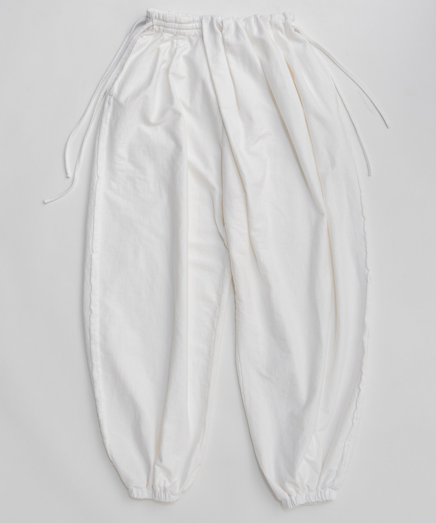 【メゾンスペシャル/MAISON SPECIAL】のAsymmetrical Balloon Pants インテリア・キッズ・メンズ・レディースファッション・服の通販 founy(ファニー) 　ファッション　Fashion　レディースファッション　Fashion for Women　パンツ　Pants & Trousers　アシンメトリー　Asymmetrical Style　バルーン　Balloon, Balloon Silhouette　フォルム　Silhouette, Form　WHT|ID: prp329100004836684 ipo3291000000035233983