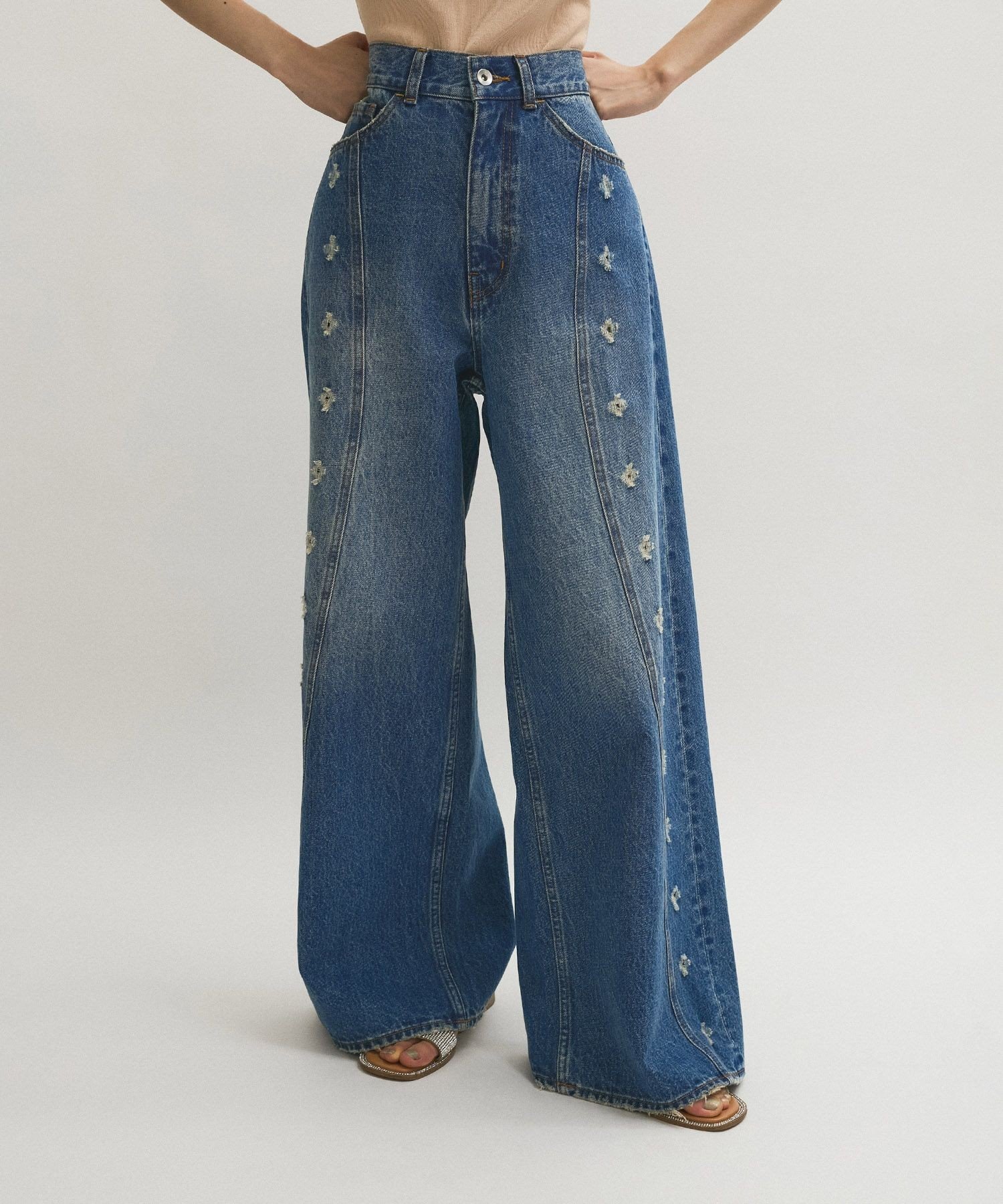 【アダム エ ロペ/ADAM ET ROPE'】のイノセンスフラワーデニム 人気、トレンドファッション・服の通販 founy(ファニー) 　ファッション　Fashion　レディースファッション　Fashion for Women　2025年　2025　2025春夏・S/S　Spring/Summer 2025 SS25　おすすめ　Recommended / Our Picks　インディゴ　Indigo Denim　カーディガン　Cardigan, Knitwear　クラッシュ　Distressed, Crashed Style　コンパクト　Compact, Small Size　シンプル　Simple, Minimal　ダメージ　Distressed, Destroyed　デニム　Denim, Jeans Material　トレンド　Trend, Trending Now　フラワー　Flower, Floral　ポケット　Pocket, Pocket Detail　モチーフ　Motif, Design Theme　ワイド　Wide, Wide Fit　夏　Summer　春　Spring　S/S・春夏　SS, Spring/Summer, Warm Season　 other-1|ID: prp329100004836715 ipo3291000000035234433