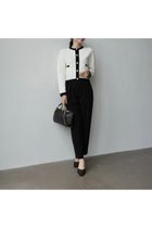 【アニュアンス/anuans】のダブルサテンテーパードパンツ 人気、トレンドファッション・服の通販 founy(ファニー) ファッション Fashion レディースファッション Fashion for Women パンツ Pants & Trousers インナー Innerwear サテン Satin, Glossy Fabric シンプル Simple, Minimal ストレッチ Stretch, Stretchy Fabric とろみ Fluid, Flowy Fabric ダブル Double, Double-Breasted ドレープ Drape, Draping Fabric 定番 Standard, Basic Item リラックス Relax, Relaxed Fit 再入荷 Restock / Back in Stock エレガント 上品 Elegant thumbnail BLACK|ID: prp329100004836720 ipo3291000000035234470