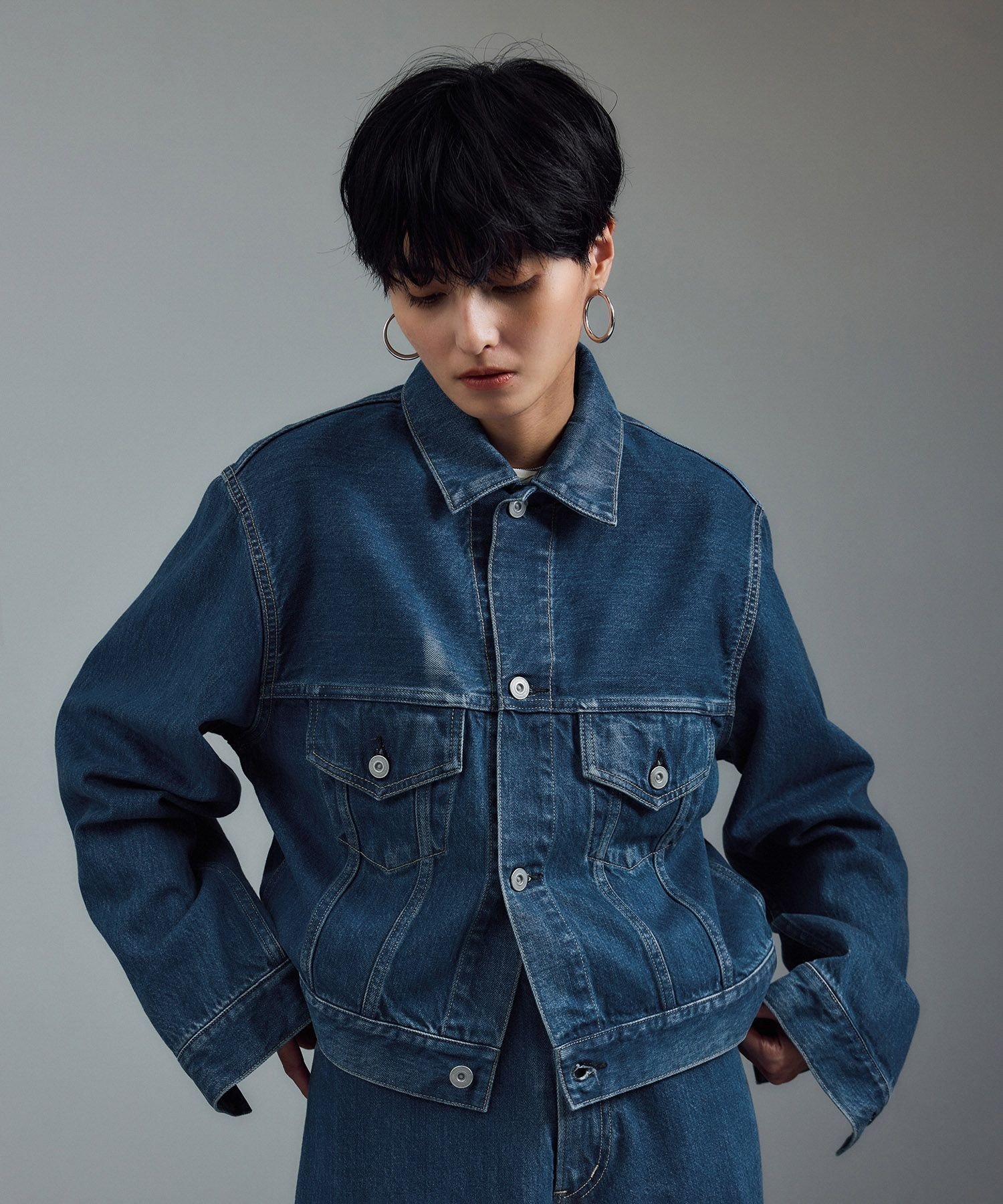 【サロン アダム エ ロペ/SALON adam et rope'】の【KURO for SALON(クロ)】別注カルラデニムジャケット / カーラ 人気、トレンドファッション・服の通販 founy(ファニー) 　ファッション　Fashion　レディースファッション　Fashion for Women　アウター　Coat / Outerwear Collection　レディースジャケット・軽アウター　Jackets　デニムジャケット / カジュアルアウター　Denim Jackets　クラシカル　Classical, Vintage-Inspired　コレクション　Collection, Seasonal Line　ショート　Short, Short Length　ジャケット　Jacket, Outerwear　セットアップ　Set-Up, Coordinated Outfit　デニム　Denim, Jeans Material　人気　Popular, Best Seller　バランス　Balance, Style Balance　ベーシック　Basic, Essential　ボトム　Bottoms, Lower Wear　ポケット　Pocket, Pocket Detail　別注　Limited Edition, Custom Order　おすすめ　Recommended / Our Picks　 other-1|ID: prp329100004836728 ipo3291000000035234530