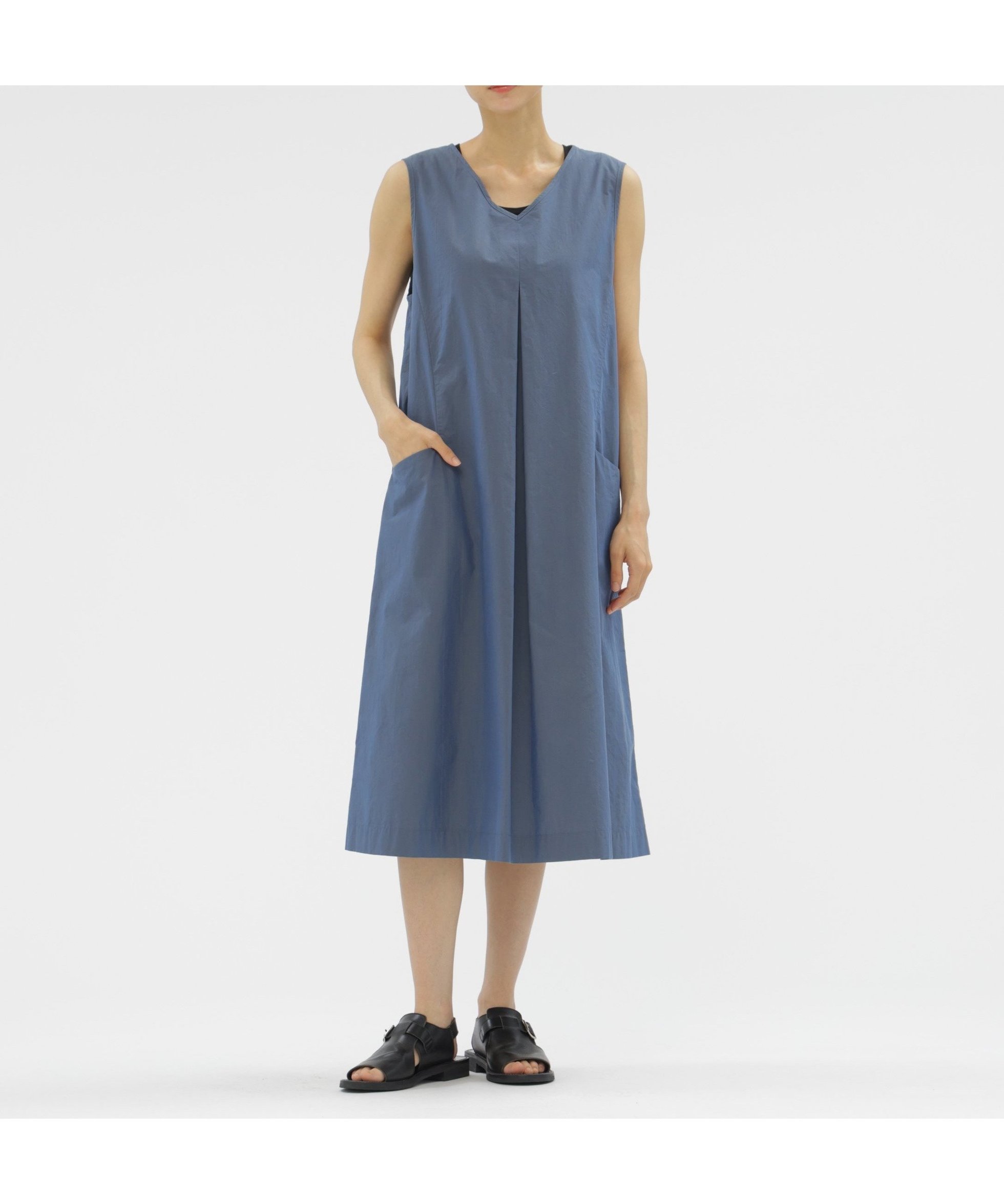 【マーガレットハウエル/MARGARET HOWELL】のCOTTON CHAMBRAY DRESS インテリア・キッズ・メンズ・レディースファッション・服の通販 founy(ファニー) 　ファッション　Fashion　レディースファッション　Fashion for Women　ワンピース　Dresses　フォーマル・パーティードレス・結婚式用ドレス　Elegant & Casual Dresses　シャンブレー　Chambray, Denim-Like Fabric　ドレス　Dress, One-Piece　フロント　Front, Front Design　ポケット　Pocket, Pocket Detail　MID BLUE3|ID: prp329100004836772 ipo3291000000035235318