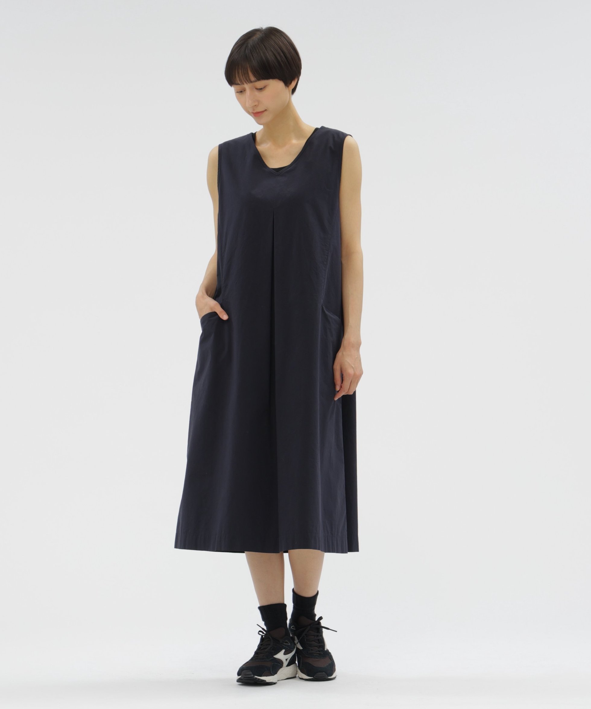 【マーガレットハウエル/MARGARET HOWELL】のCOTTON CHAMBRAY DRESS インテリア・キッズ・メンズ・レディースファッション・服の通販 founy(ファニー) 　ファッション　Fashion　レディースファッション　Fashion for Women　ワンピース　Dresses　フォーマル・パーティードレス・結婚式用ドレス　Elegant & Casual Dresses　シャンブレー　Chambray, Denim-Like Fabric　ドレス　Dress, One-Piece　フロント　Front, Front Design　ポケット　Pocket, Pocket Detail　DARK NAVY1|ID: prp329100004836772 ipo3291000000035235319