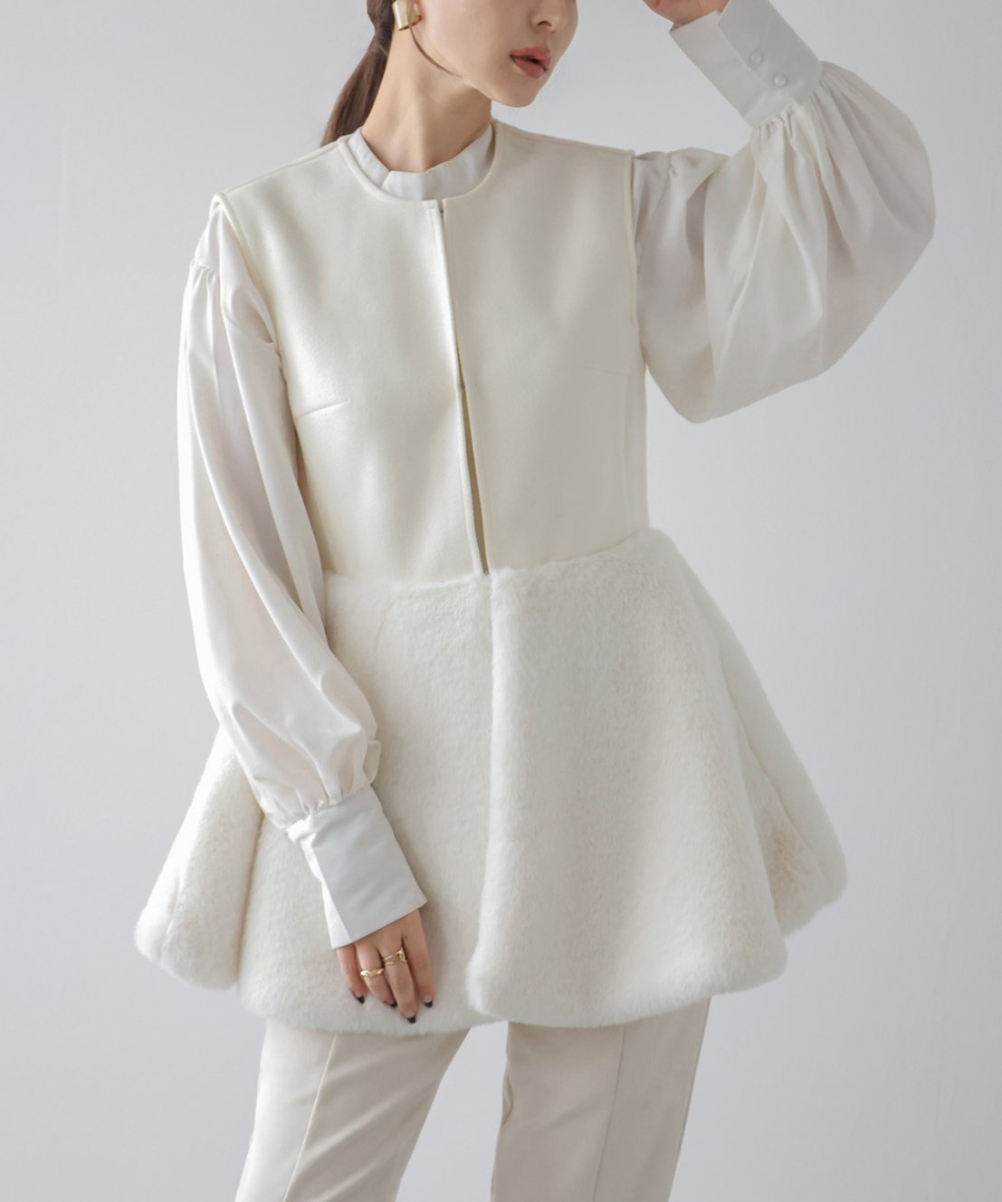 【ラジュール/Lajour】のエコファー切替ジレ インテリア・キッズ・メンズ・レディースファッション・服の通販 founy(ファニー) 　ファッション　Fashion　レディースファッション　Fashion for Women　アウター　Coat / Outerwear Collection　トップス・カットソー　Cut & Sew Tops　ベスト&ジレ / 重ね着スタイル　Vests & Gilets　ペプラム　Peplum, Flared Hem　切替　Switching, Contrast Panel　ホワイト|ID: prp329100004836786 ipo3291000000035235495