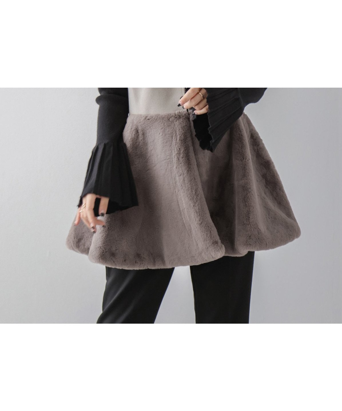 【ラジュール/Lajour】のエコファー切替ジレ インテリア・キッズ・メンズ・レディースファッション・服の通販 founy(ファニー) 　ファッション　Fashion　レディースファッション　Fashion for Women　アウター　Coat / Outerwear Collection　トップス・カットソー　Cut & Sew Tops　ベスト&ジレ / 重ね着スタイル　Vests & Gilets　ペプラム　Peplum, Flared Hem　切替　Switching, Contrast Panel　グレージュ|ID: prp329100004836786 ipo3291000000035235496