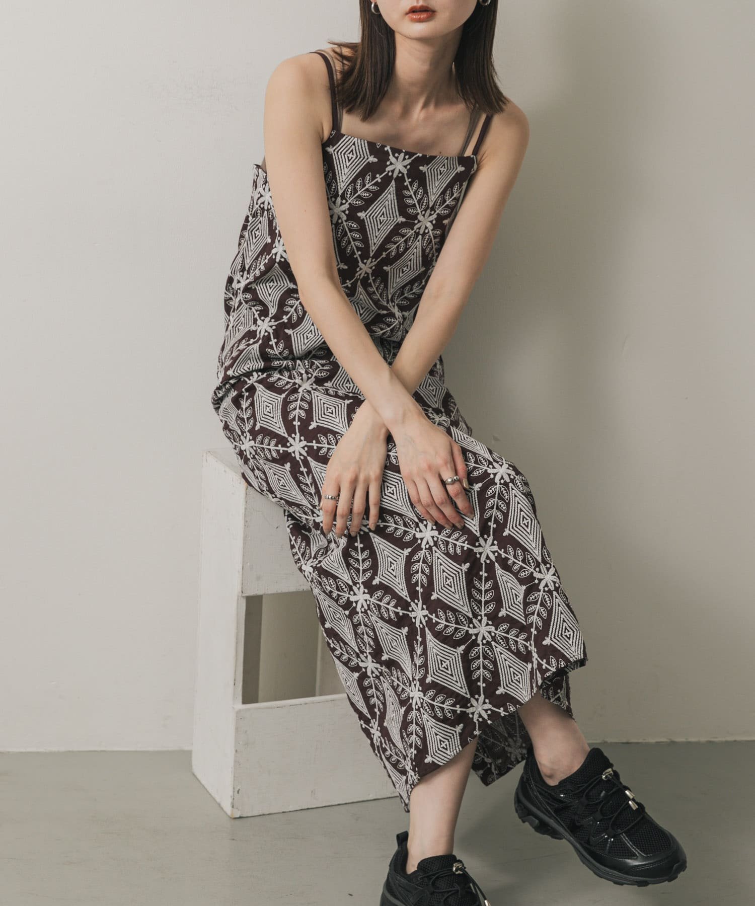 【センスオブプレイス/SENSE OF PLACE by URBAN RESEARCH】のインドシシュウキャミワンピース インテリア・キッズ・メンズ・レディースファッション・服の通販 founy(ファニー) 　ファッション　Fashion　レディースファッション　Fashion for Women　ワンピース　Dresses　キャミソールワンピース　Camisole Dresses　インド　Indian Textile　キャミワンピース　Cami Dress, Slip Dress　BROWN|ID: prp329100004836802 ipo3291000000035235682