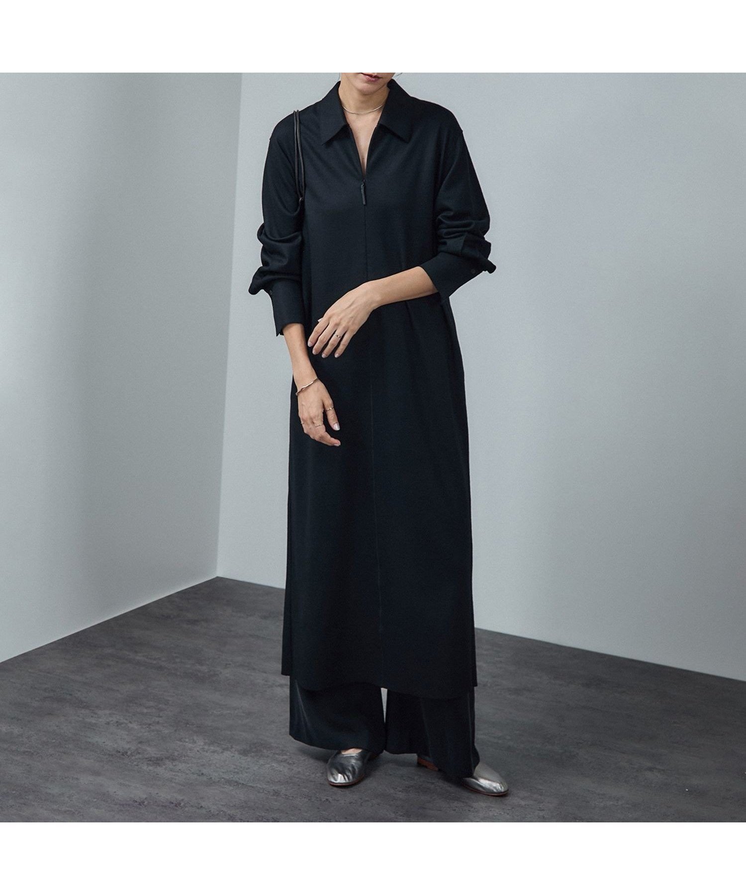 【サロン アダム エ ロペ/SALON adam et rope'】のミルドジャージシャツワンピース インテリア・キッズ・メンズ・レディースファッション・服の通販 founy(ファニー) 　ファッション　Fashion　レディースファッション　Fashion for Women　ワンピース　Dresses　シャツワンピース / 1枚で着映えコーデ　Shirt Dresses　インナー　Innerwear　スニーカー　Sneakers, Trainers　フェルト　Felt, Felt Fabric　ポケット　Pocket, Pocket Detail　ヨーク　Yoke, Yoke Design　ロング　Long, Long-Length　A/W・秋冬　Autumn/Winter　エレガント 上品　Elegant　ブラック(01)|ID: prp329100004836880 ipo3291000000035236468