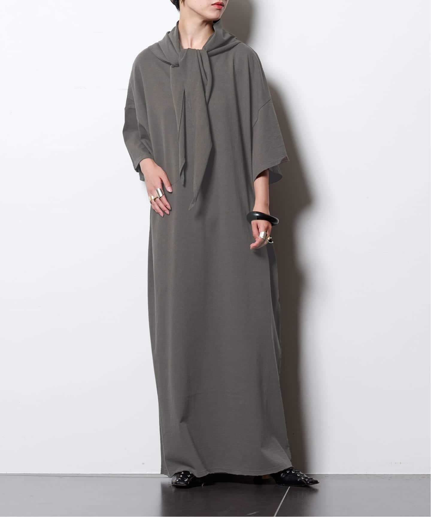 【シティーショップ/CITYSHOP】のSCARF CUT DRESS ワンピース インテリア・キッズ・メンズ・レディースファッション・服の通販 founy(ファニー) 　ファッション　Fashion　レディースファッション　Fashion for Women　ワンピース　Dresses　フォーマル・パーティードレス・結婚式用ドレス　Elegant & Casual Dresses　2025年　2025　2025-2026秋冬・A/W　Autumn/Winter 2025–26 AW25–26　ショルダー　Shoulder, Shoulder Strap　スカーフ　Scarf, Neckwear　ドロップ　Drop Shoulder, Dropped Style　ブラウジング　Blouson Silhouette, Cinched Waist　リラックス　Relax, Relaxed Fit　グレー|ID: prp329100004836895 ipo3291000000035236828