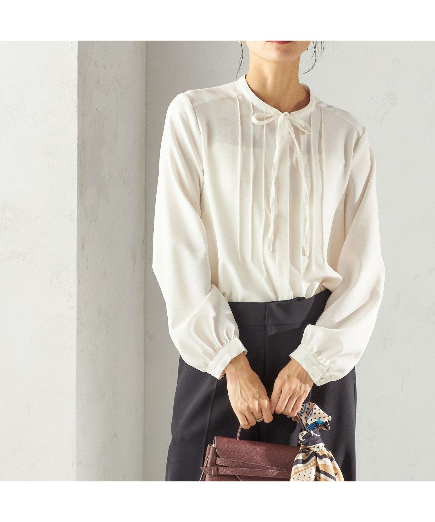 【シップス フォー ウィメン/SHIPS】の洗濯機可能 無地 / プリント ピンタック ブラウス(セレモニー対応可) インテリア・キッズ・メンズ・レディースファッション・服の通販 founy(ファニー) 　ファッション　Fashion　レディースファッション　Fashion for Women　トップス・カットソー　Cut & Sew Tops　シャツ・ブラウス・オフィスカジュアル　Elegant Blouses & Button-Ups　インナー　Innerwear　オケージョン　Occasion Wear　カフス　Cuff Design　クラシック　Classic, Timeless Style　ジャケット　Jacket, Outerwear　パーティ　Party, Party Style　フロント　Front, Front Design　プリント　Print, Printed Pattern　ボトム　Bottoms, Lower Wear　ポケット　Pocket, Pocket Detail　モダン　Modern, Contemporary　無地　Plain, Solid Color　リボン　Ribbon, Bow　おすすめ　Recommended / Our Picks　セレモニー　Ceremony　入学式　Entrance Ceremony　卒業式　Graduation Ceremony　結婚式　Wedding　2026年　2026　オフホワイト|ID: prp329100004836976 ipo3291000000035238339