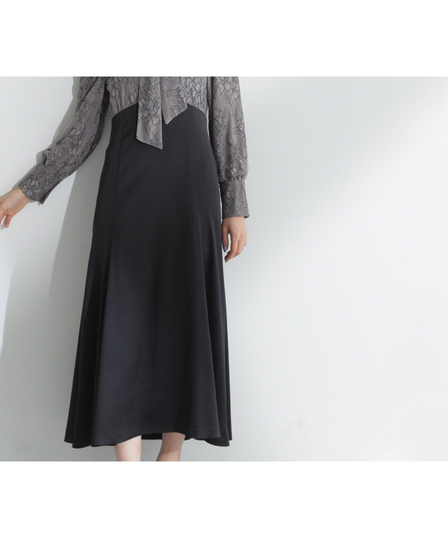 【ナチュラル ビューティー ベーシック/NATURAL BEAUTY BASIC】のリボンタイレースドッキングワンピース インテリア・キッズ・メンズ・レディースファッション・服の通販 founy(ファニー) 　ファッション　Fashion　レディースファッション　Fashion for Women　ワンピース　Dresses　サテン　Satin, Glossy Fabric　シフォン　Chiffon, Lightweight Fabric　ドッキング　Docking, Mixed Material　マーメイド　Mermaid, Fishtail Silhouette　リボン　Ribbon, Bow　レース　Lace, Lace Fabric　エレガント 上品　Elegant　チャコール1|ID: prp329100004837073 ipo3291000000035239669