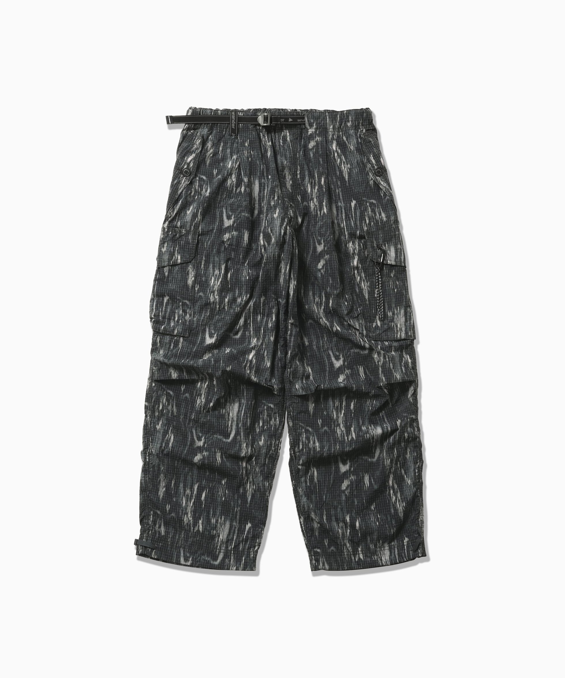 【アンドワンダー/and wander】のprinted ripstop cargo pants インテリア・キッズ・メンズ・レディースファッション・服の通販 founy(ファニー) 　ファッション　Fashion　レディースファッション　Fashion for Women　パンツ　Pants & Trousers　カーゴパンツ　Cargo Pants, Utility Pants　パターン　Pattern, Design Print　プリント　Print, Printed Pattern　リップ　Lip, Lip Motif　ワイド　Wide, Wide Fit　black|ID: prp329100004837274 ipo3291000000035242598