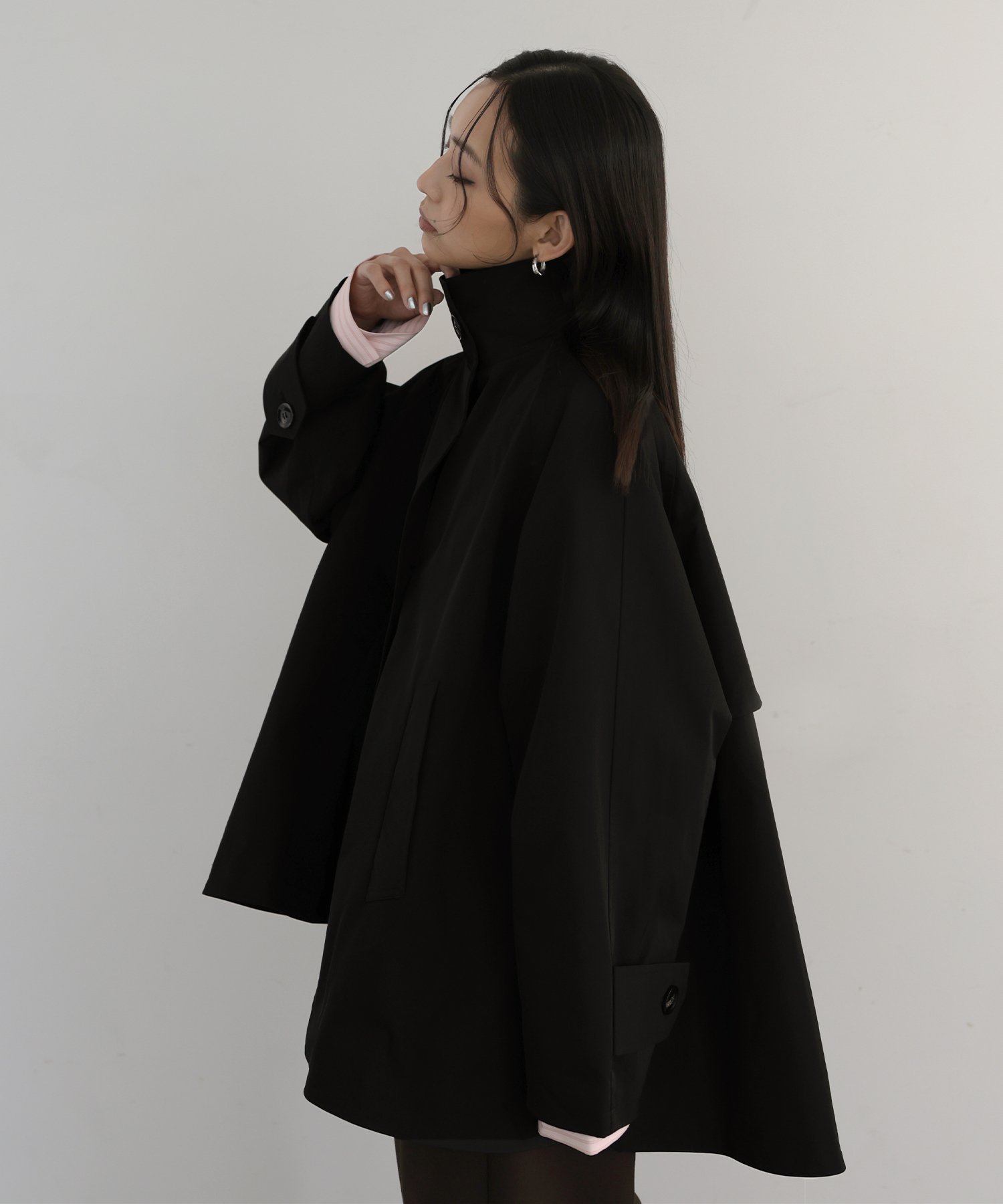 【ヘラム/hellam】のスタンドカラーケープトレンチコート インテリア・キッズ・メンズ・レディースファッション・服の通販 founy(ファニー) 　ファッション　Fashion　レディースファッション　Fashion for Women　アウター　Coat / Outerwear Collection　コート・ロングコート・ピーコート　Long Coats, Peacoats & More　トレンチコート / 春秋の定番アウター　Trench Coats　トレンチ　Trench, Trench Coat　フォルム　Silhouette, Form　ブラック|ID: prp329100004837403 ipo3291000000035244142