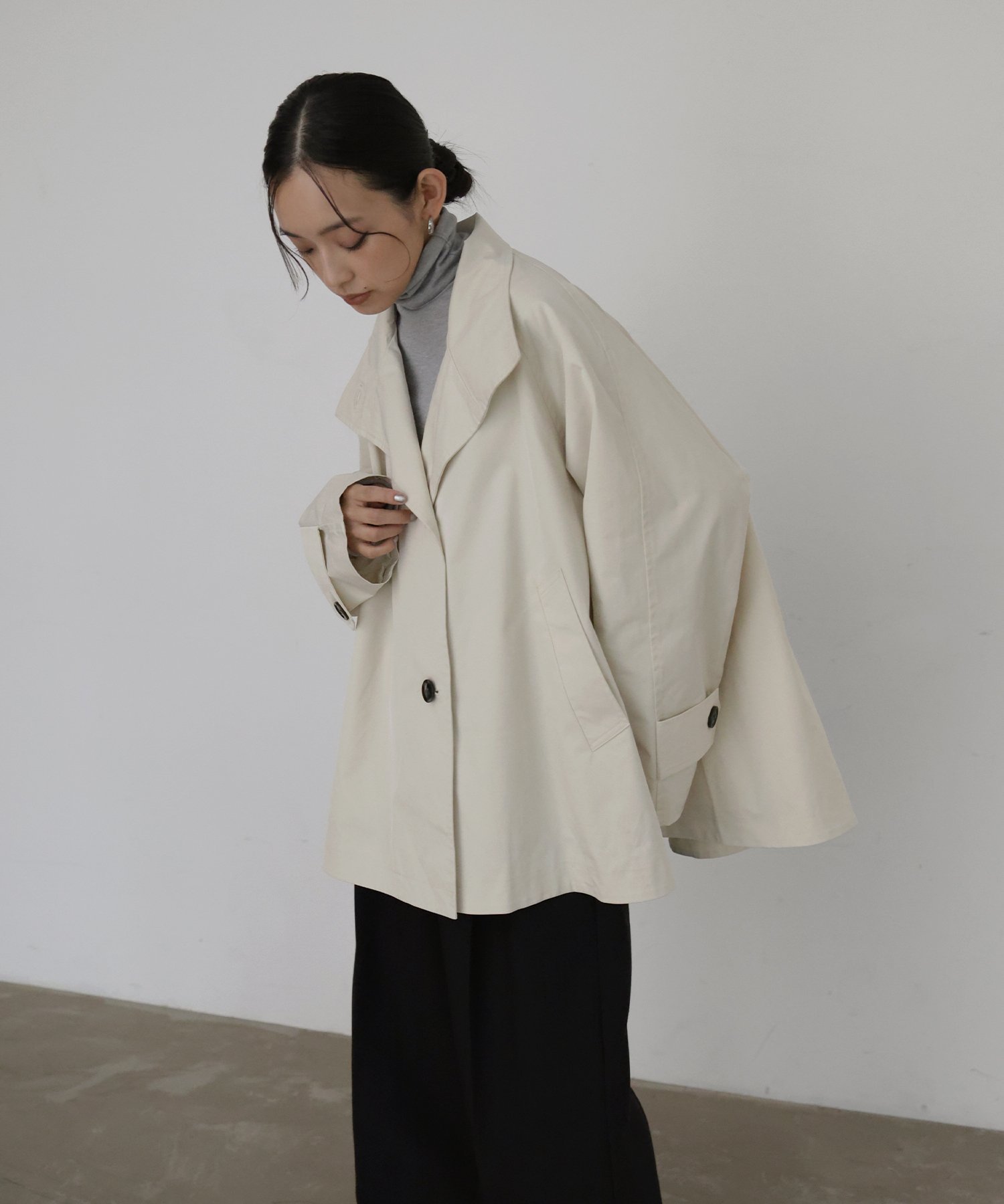 【ヘラム/hellam】のスタンドカラーケープトレンチコート インテリア・キッズ・メンズ・レディースファッション・服の通販 founy(ファニー) 　ファッション　Fashion　レディースファッション　Fashion for Women　アウター　Coat / Outerwear Collection　コート・ロングコート・ピーコート　Long Coats, Peacoats & More　トレンチコート / 春秋の定番アウター　Trench Coats　トレンチ　Trench, Trench Coat　フォルム　Silhouette, Form　アイボリー|ID: prp329100004837403 ipo3291000000035244144