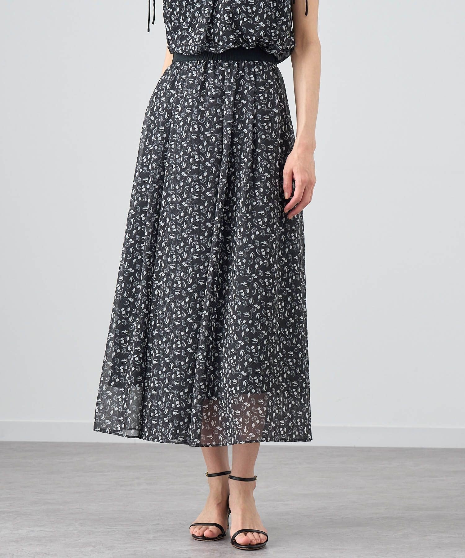 【アナイ/ANAYI】の【セットアップ対応商品】リトルフラワープリントタックフレア スカート インテリア・キッズ・メンズ・レディースファッション・服の通販 founy(ファニー) 　ファッション　Fashion　レディースファッション　Fashion for Women　セットアップ　Matching Sets　スカート・ミニ/ミディ/マキシ　Skirts / Mini, Midi & Maxi Skirts　スカート　Skirts　Aライン・フレアスカート　A-Line & Flared Skirts　イタリア　Italy　エレガント 上品　Elegant　シフォン　Chiffon, Lightweight Fabric　ショート　Short, Short Length　ジョーゼット　Georgette, Semi-Sheer Fabric　セットアップ　Set-Up, Coordinated Outfit　フェミニン　Feminine, Girly　フレア　Flare, Flared　プリント　Print, Printed Pattern　モノトーン　Monotone, Black and White　black|ID: prp329100004837404 ipo3291000000035244157