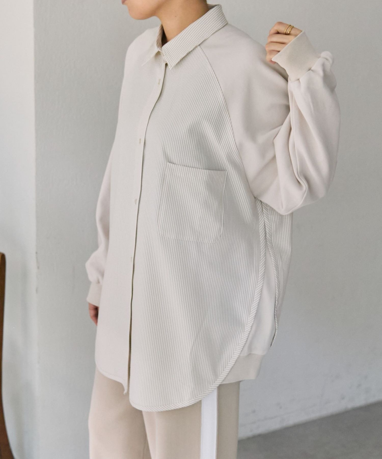 【イア パピヨネ/ear PAPILLONNER】のスウェット切替シャツ【SUM1 STYLE】 インテリア・キッズ・メンズ・レディースファッション・服の通販 founy(ファニー) 　ファッション　Fashion　レディースファッション　Fashion for Women　トップス・カットソー　Cut & Sew Tops　シャツ・ブラウス・オフィスカジュアル　Elegant Blouses & Button-Ups　レディースパーカー・カジュアルフーディー　Casual Hoodies & Sweatshirts　スウェット・クルーネックトップス　Sweatshirts & Crewnecks / Relaxed Fit Sweat Tops　ウェーブ　Wavy Pattern　切替　Switching, Contrast Panel　サッカー　Seersucker, Summer Fabric　ジャケット　Jacket, Outerwear　スウェット / スエット　Sweatshirt, Sweatwear　スラックス　Slacks, Dress Pants　デニム　Denim, Jeans Material　羽織　Haori, Light Jacket　ラウンド　Round, Round Neck　おすすめ　Recommended / Our Picks　ライトベージュ|ID: prp329100004837458 ipo3291000000035244798