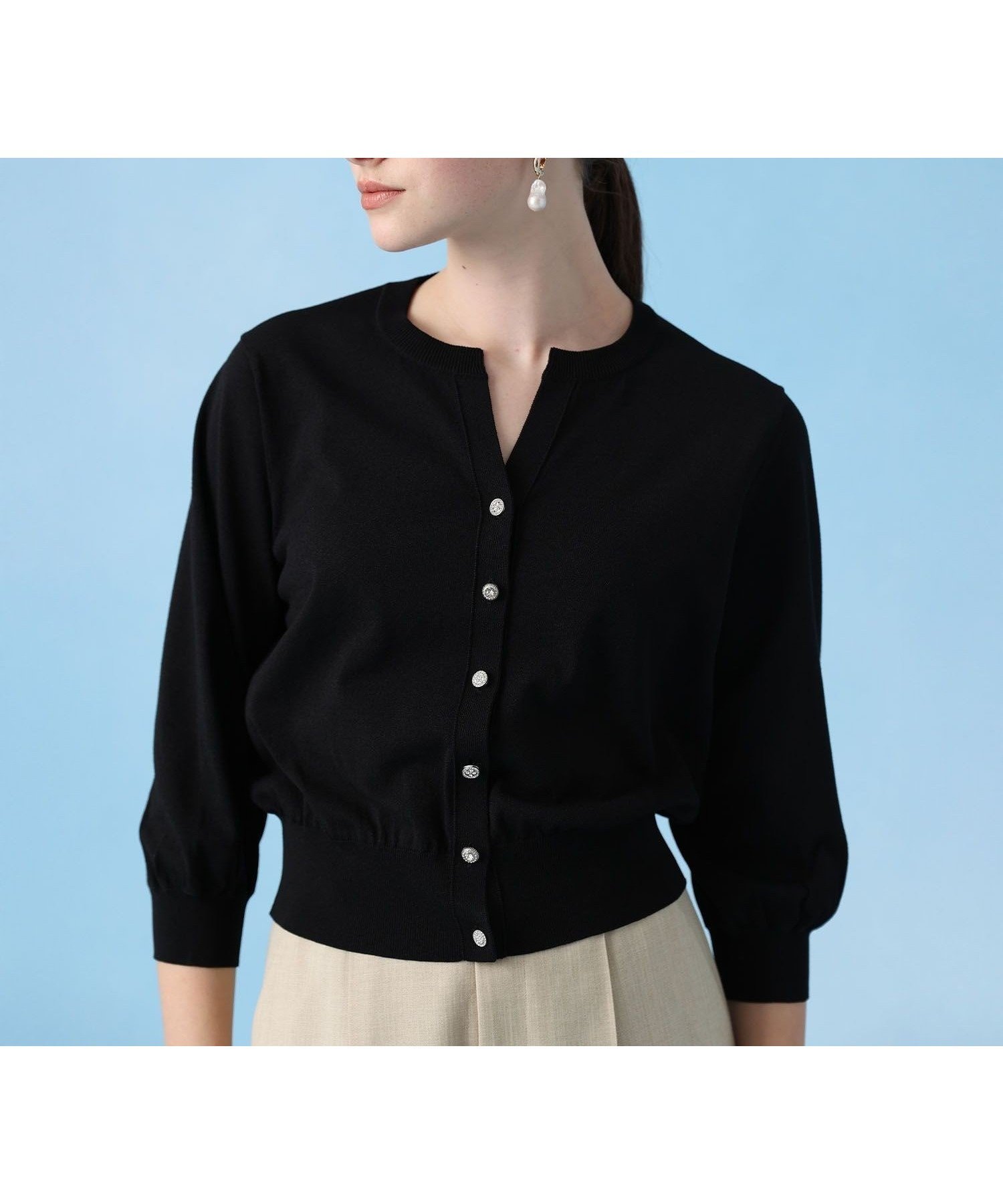 【アナイ/ANAYI】のキーネックアソート釦 カーディガン インテリア・キッズ・メンズ・レディースファッション・服の通販 founy(ファニー) 　ファッション　Fashion　レディースファッション　Fashion for Women　トップス・カットソー　Cut & Sew Tops　カーディガン・羽織り　Layered Style Cardigans　カーディガン　Cardigan, Knitwear　スマート　Smart, Elegant　半袖　Short Sleeve, Half Sleeve　S/S・春夏　SS, Spring/Summer, Warm Season　再入荷　Restock / Back in Stock　夏　Summer　black|ID: prp329100004837489 ipo3291000000035245210