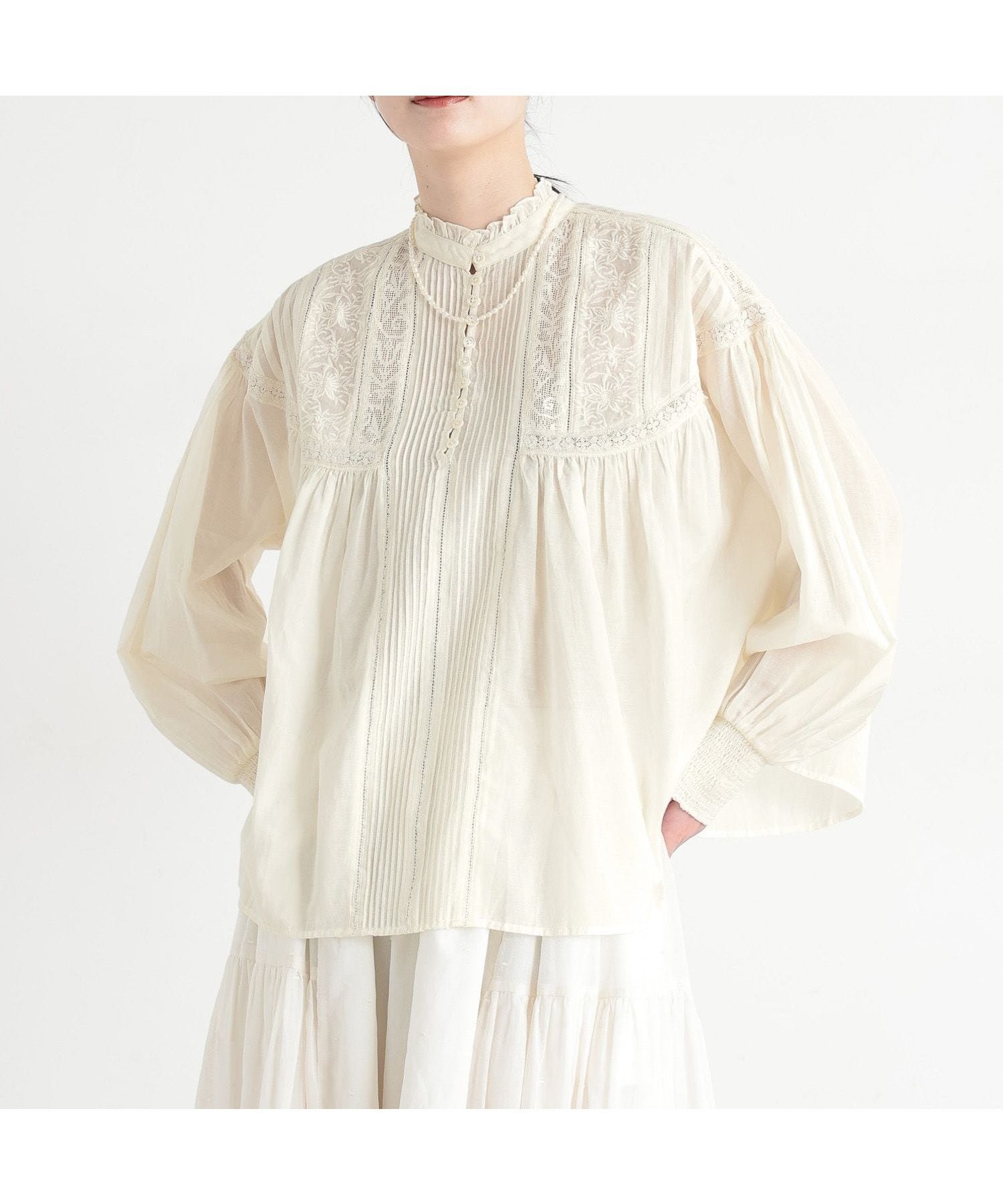 【スタディオ クリップ/studio CLIP】の《先行 /natural by clip》エンブロイダリーブラウス インテリア・キッズ・メンズ・レディースファッション・服の通販 founy(ファニー) 　雑誌掲載アイテム　Magazine Picks & Fashion Features　ファッション雑誌　Fashion Magazines　Liniere　リンネル　ファッション　Fashion　レディースファッション　Fashion for Women　トップス・カットソー　Cut & Sew Tops　シャツ・ブラウス・オフィスカジュアル　Elegant Blouses & Button-Ups　アクセサリー　Fashion Accessories　アンティーク　Antique-Inspired　オケージョン　Occasion Wear　3月号　March Issue　ジャケット　Jacket, Outerwear　スペシャル　Special, Limited Edition　雑誌　Magazine, Fashion Magazine　デニム　Denim, Jeans Material　フォーマル　Formal, Dressy　リラックス　Relax, Relaxed Fit　レース　Lace, Lace Fabric　セレモニー　Ceremony　入学式　Entrance Ceremony　卒業式　Graduation Ceremony　結婚式　Wedding　アイボリー52|ID: prp329100004837520 ipo3291000000035245512