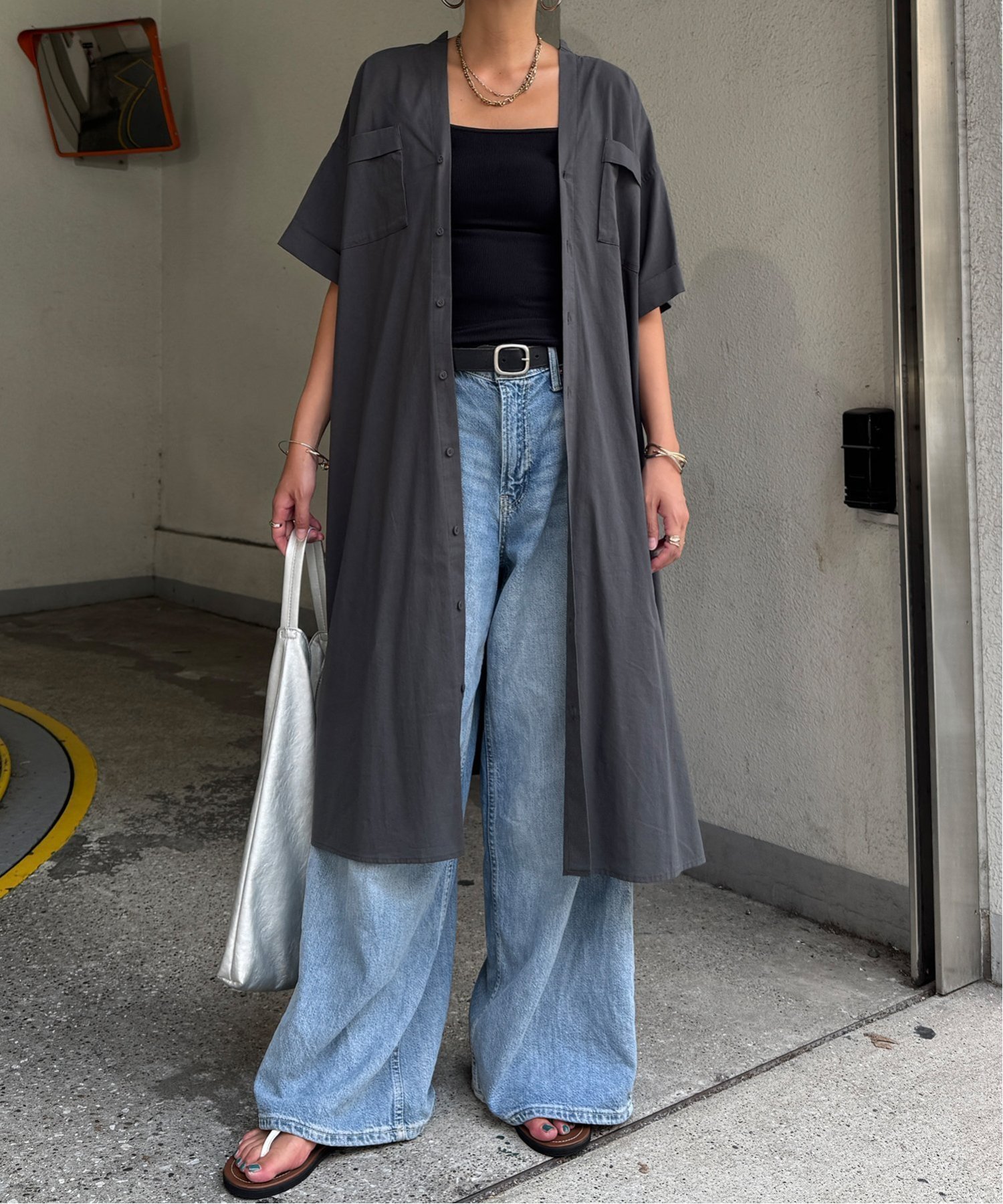 【エルビーシー/LBC】のダブルポケットVネックシャツワンピース インテリア・キッズ・メンズ・レディースファッション・服の通販 founy(ファニー) 　ファッション　Fashion　レディースファッション　Fashion for Women　ワンピース　Dresses　シャツワンピース / 1枚で着映えコーデ　Shirt Dresses　ダブル　Double, Double-Breasted　フェミニン　Feminine, Girly　ポケット　Pocket, Pocket Detail　ワーク　Workwear, Utility Style　チャコール|ID: prp329100004837530 ipo3291000000035245718