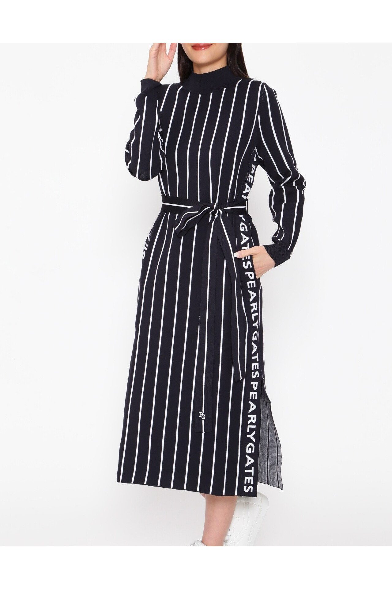 【パーリーゲイツ/PEARLY GATES】のモックネックニットワンピース PGロゴストライプ 人気、トレンドファッション・服の通販 founy(ファニー) 　ファッション　Fashion　レディースファッション　Fashion for Women　ワンピース　Dresses　ニットワンピース　Knit Dresses　おすすめ　Recommended / Our Picks　ゴルフ　Golf　ストライプ　Stripe, Striped Pattern　スリット　Slit, Slit Detail　モチーフ　Motif, Design Theme　モックネック　Mock Neck, Short Turtleneck　切替　Switching, Contrast Panel　定番　Standard, Basic Item　 other-1|ID: prp329100004837589 ipo3291000000035246364