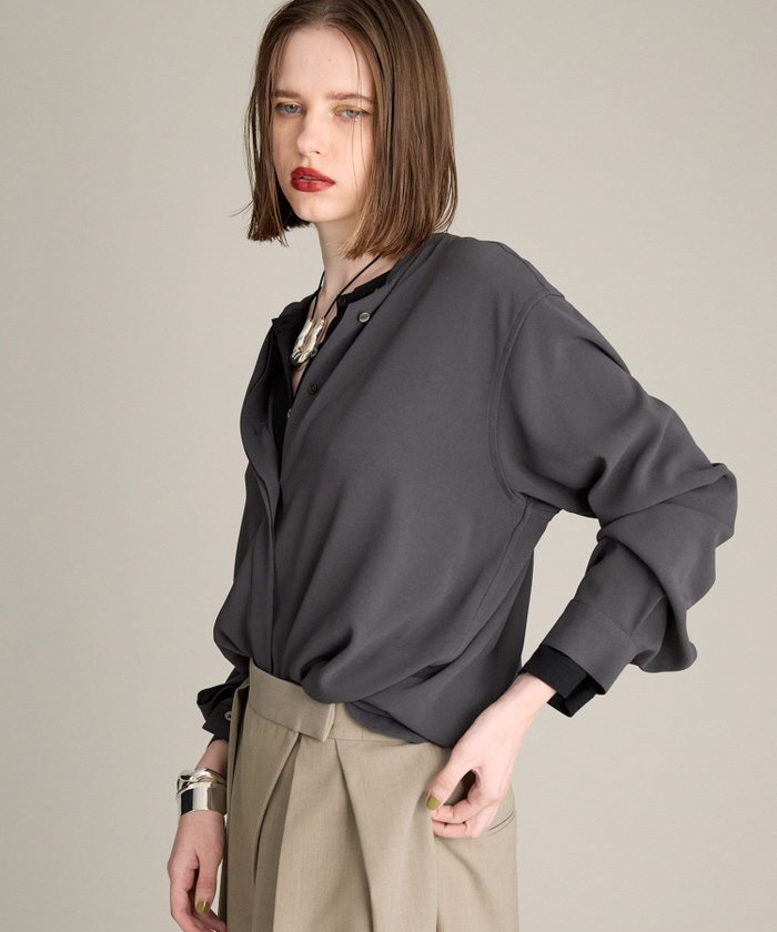 【ブリル/BRILL】のスタンドカラートリアセシャツ インテリア・キッズ・メンズ・レディースファッション・服の通販 founy(ファニー) https://founy.com/ ファッション Fashion レディースファッション Fashion for Women トップス・カットソー Cut & Sew Tops シャツ・ブラウス・オフィスカジュアル Elegant Blouses & Button-Ups サテン Satin, Glossy Fabric スリット Slit, Slit Detail |ID: prp329100004837592 ipo3291000000035246424