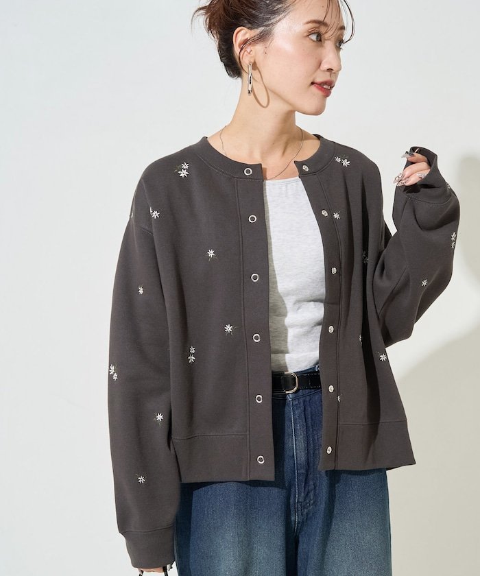 【フリークスストア/FREAK'S STORE】の小花 刺繍 裏起毛 スウェット カーディガン【限定展開】 25AW インテリア・キッズ・メンズ・レディースファッション・服の通販 founy(ファニー) 　ファッション　Fashion　レディースファッション　Fashion for Women　トップス・カットソー　Cut & Sew Tops　カーディガン・羽織り　Layered Style Cardigans　レディースパーカー・カジュアルフーディー　Casual Hoodies & Sweatshirts　スウェット・クルーネックトップス　Sweatshirts & Crewnecks / Relaxed Fit Sweat Tops　カーゴパンツ　Cargo Pants, Utility Pants　カーディガン　Cardigan, Knitwear　ショルダー　Shoulder, Shoulder Strap　スウェット / スエット　Sweatshirt, Sweatwear　スニーカー　Sneakers, Trainers　デニム　Denim, Jeans Material　ドロップ　Drop Shoulder, Dropped Style　ベーシック　Basic, Essential　A/W・秋冬　Autumn/Winter　冬　Winter / This Winter　おすすめ　Recommended / Our Picks　2025年　2025　2025-2026秋冬・A/W　Autumn/Winter 2025–26 AW25–26　ブラック|ID: prp329100004837593 ipo3291000000035246435