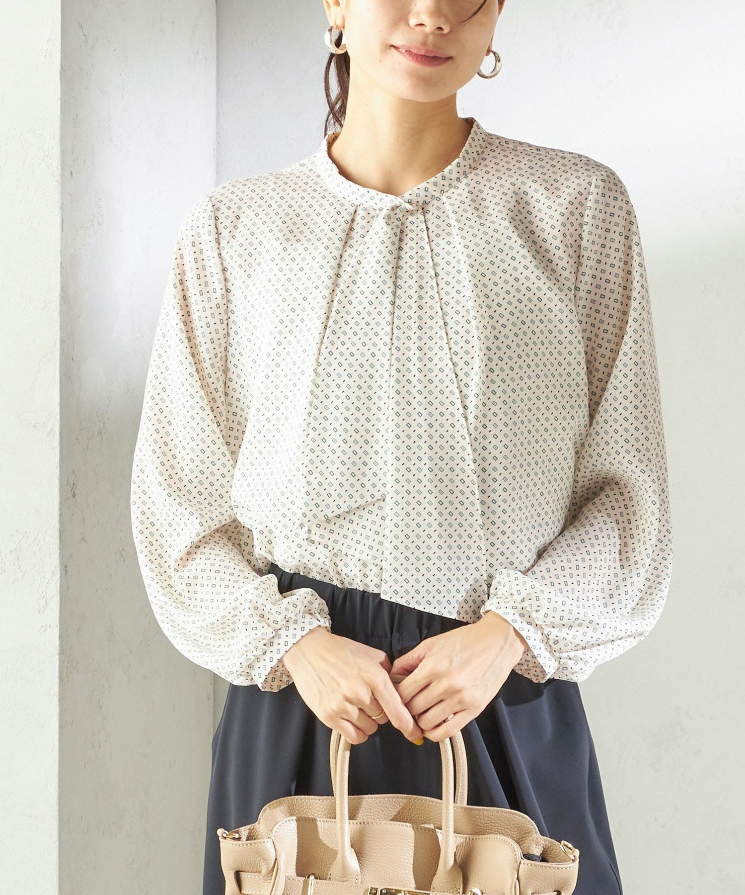 【シップス フォー ウィメン/SHIPS】の手洗い可能 プリント タイ 長袖 ブラウス インテリア・キッズ・メンズ・レディースファッション・服の通販 founy(ファニー) 　ファッション　Fashion　レディースファッション　Fashion for Women　トップス・カットソー　Cut & Sew Tops　シャツ・ブラウス・オフィスカジュアル　Elegant Blouses & Button-Ups　アンティーク　Antique-Inspired　インナー　Innerwear　カフス　Cuff Design　カーディガン　Cardigan, Knitwear　クラシカル　Classical, Vintage-Inspired　シンプル　Simple, Minimal　ジャケット　Jacket, Outerwear　ドレープ　Drape, Draping Fabric　長袖　Long Sleeve, Full Sleeve　プリント　Print, Printed Pattern　無地　Plain, Solid Color　エレガント 上品　Elegant　オフホワイト|ID: prp329100004837604 ipo3291000000035246795