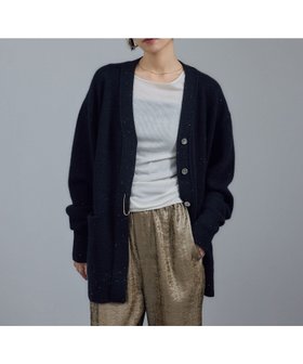【サロン アダム エ ロペ/SALON adam et rope'】のStarry sky Knit スパンコールVネックカーディガン 人気、トレンドファッション・服の通販 founy(ファニー) ファッション Fashion レディースファッション Fashion for Women トップス・カットソー Cut & Sew Tops ニット Knit Tops & Sweaters カーディガン・羽織り Layered Style Cardigans Vネックトップス V-Neck Tops / V-Cut Neckline Shirts アクセサリー Fashion Accessories カシュクール Wrap Design カーディガン Cardigan, Knitwear キルト Quilt, Quilted Fabric スパンコール Sequins, Sequin Embellishment スラックス Slacks, Dress Pants デニム Denim, Jeans Material バランス Balance, Style Balance フェミニン Feminine, Girly フロント Front, Front Design ボトム Bottoms, Lower Wear ポケット Pocket, Pocket Detail ミドル Middle Length, Mid Height ワイド Wide, Wide Fit 冬 Winter / This Winter おすすめ Recommended / Our Picks エレガント 上品 Elegant |ID:prp329100004837613
