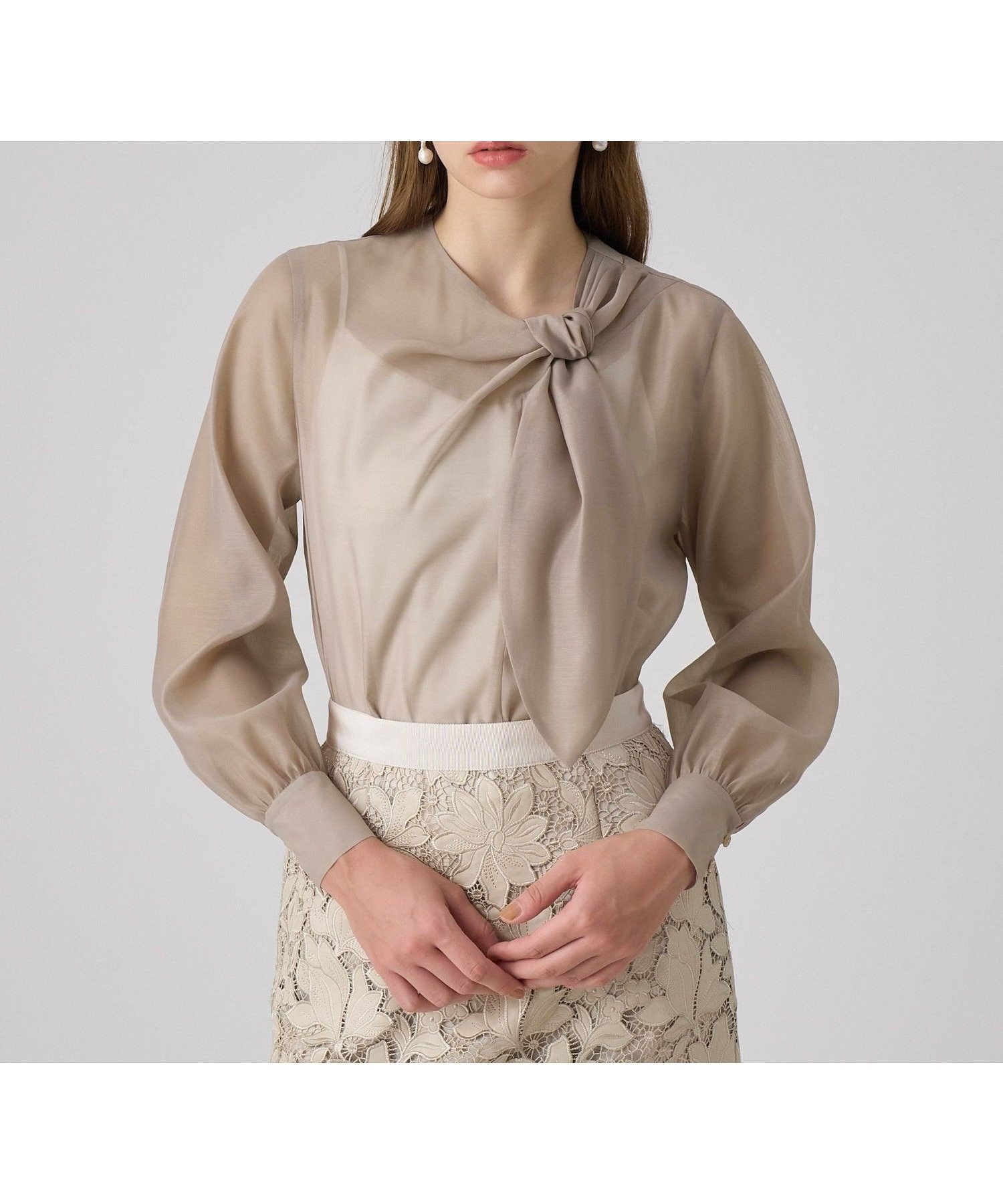 【アナイ/ANAYI】のオーガンジーツイストボウブラウス インテリア・キッズ・メンズ・レディースファッション・服の通販 founy(ファニー) 　ファッション　Fashion　レディースファッション　Fashion for Women　トップス・カットソー　Cut & Sew Tops　シャツ・ブラウス・オフィスカジュアル　Elegant Blouses & Button-Ups　エレガント 上品　Elegant　オーガンジー　Organza Fabric　カフス　Cuff Design　スマート　Smart, Elegant　スリット　Slit, Slit Detail　ツイスト　Tweed, Tweed Fabric　リボン　Ribbon, Bow　A/W・秋冬　Autumn/Winter　再入荷　Restock / Back in Stock　beige|ID: prp329100004837645 ipo3291000000035247412