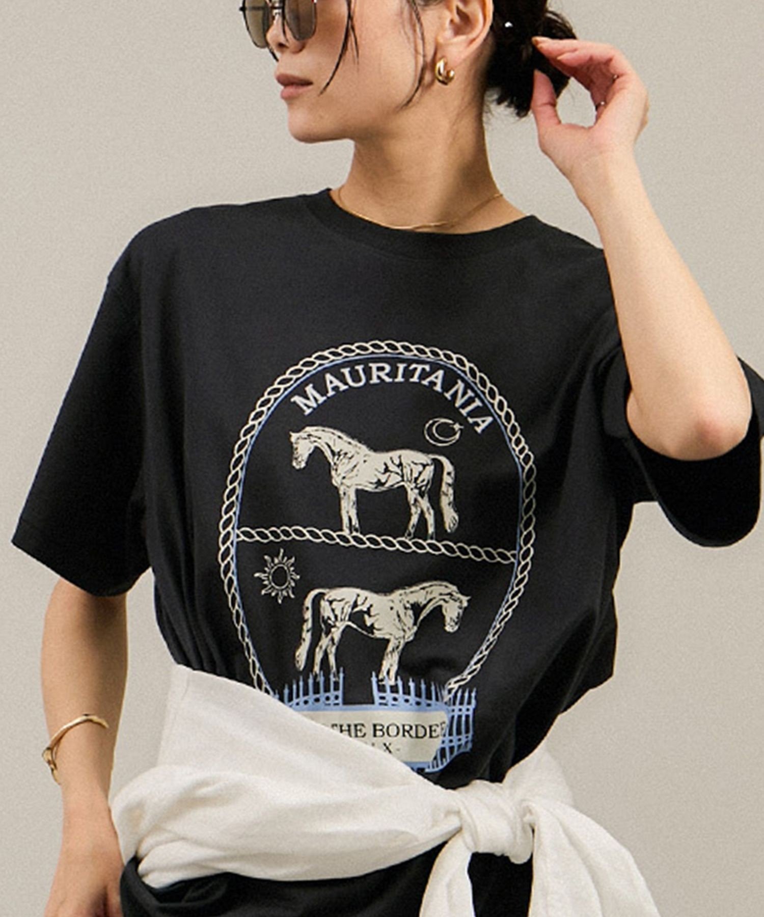 【サロン アダム エ ロペ/SALON adam et rope'】のOver the Border グラフィックプリントTEE / レタリングTシャツ 洗える 人気、トレンドファッション・服の通販 founy(ファニー) 　ファッション　Fashion　レディースファッション　Fashion for Women　トップス・カットソー　Cut & Sew Tops　シャツ・ブラウス・オフィスカジュアル　Elegant Blouses & Button-Ups　ロングTシャツ・Tシャツ　Longline T-Shirts & Tees　インナー　Innerwear　洗える　Machine Washable　グラフィック　Graphic, Graphic Design　今季　This Season, Current Season　シルケット　Silket, Silky Cotton　シンプル　Simple, Minimal　デニム　Denim, Jeans Material　バランス　Balance, Style Balance　フェミニン　Feminine, Girly　プリント　Print, Printed Pattern　ワイド　Wide, Wide Fit　おすすめ　Recommended / Our Picks　エレガント 上品　Elegant　 other-1|ID: prp329100004837652 ipo3291000000035247498