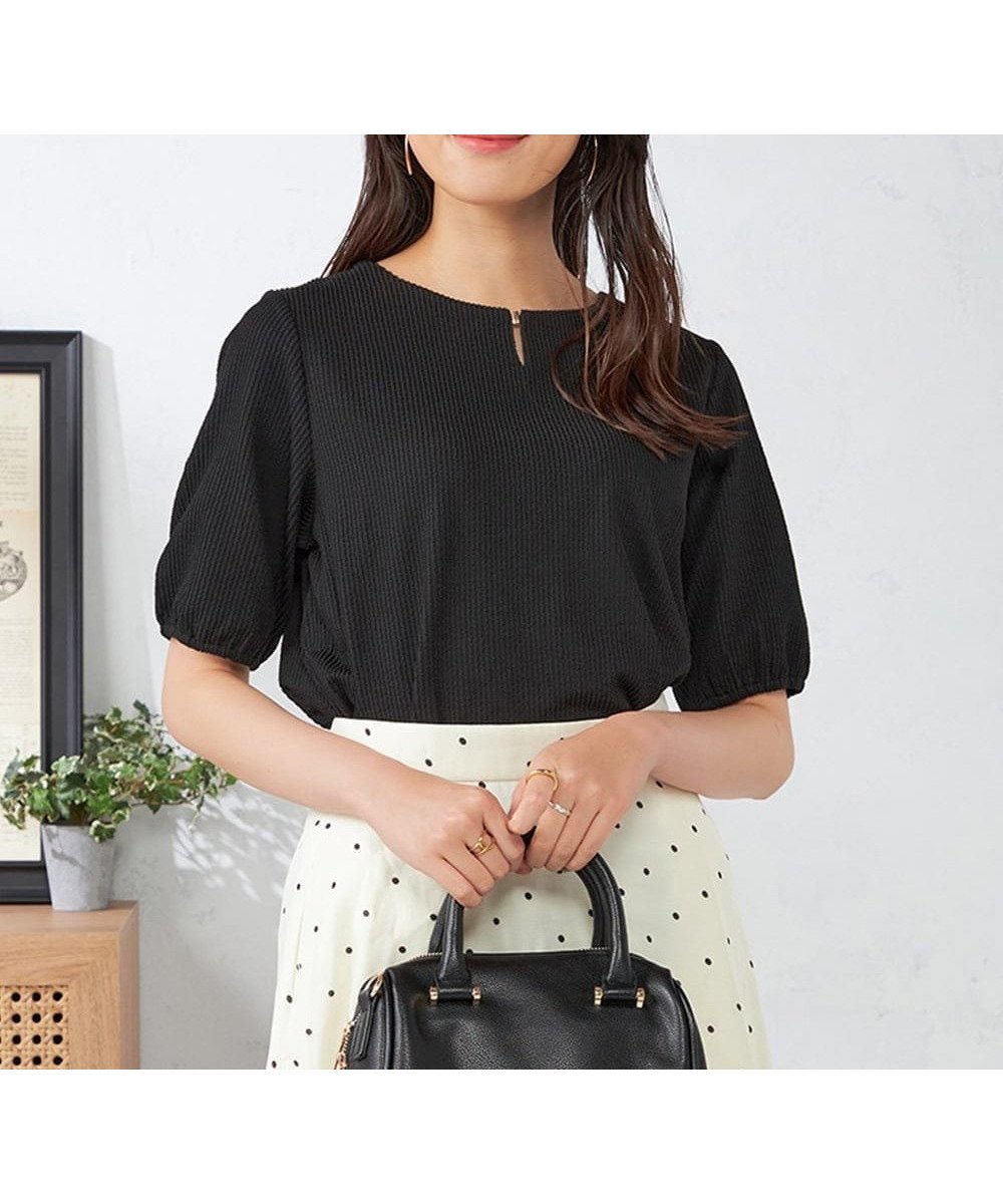 【アー ヴェー ヴェー/a.v.v】のチャームネックサッカートップス インテリア・キッズ・メンズ・レディースファッション・服の通販 founy(ファニー) 　ファッション　Fashion　レディースファッション　Fashion for Women　トップス・カットソー　Cut & Sew Tops　春　Spring　サッカー　Seersucker, Summer Fabric　シンプル　Simple, Minimal　スリーブ　Sleeve, Long Sleeve / Short Sleeve　チャーム　Charm, Pendant　デニム　Denim, Jeans Material　トレンド　Trend, Trending Now　人気　Popular, Best Seller　フェミニン　Feminine, Girly　ボトム　Bottoms, Lower Wear　ラウンド　Round, Round Neck　ワイド　Wide, Wide Fit　再入荷　Restock / Back in Stock　おすすめ　Recommended / Our Picks　夏　Summer　エレガント 上品　Elegant　ブラック|ID: prp329100004838180 ipo3291000000035253079