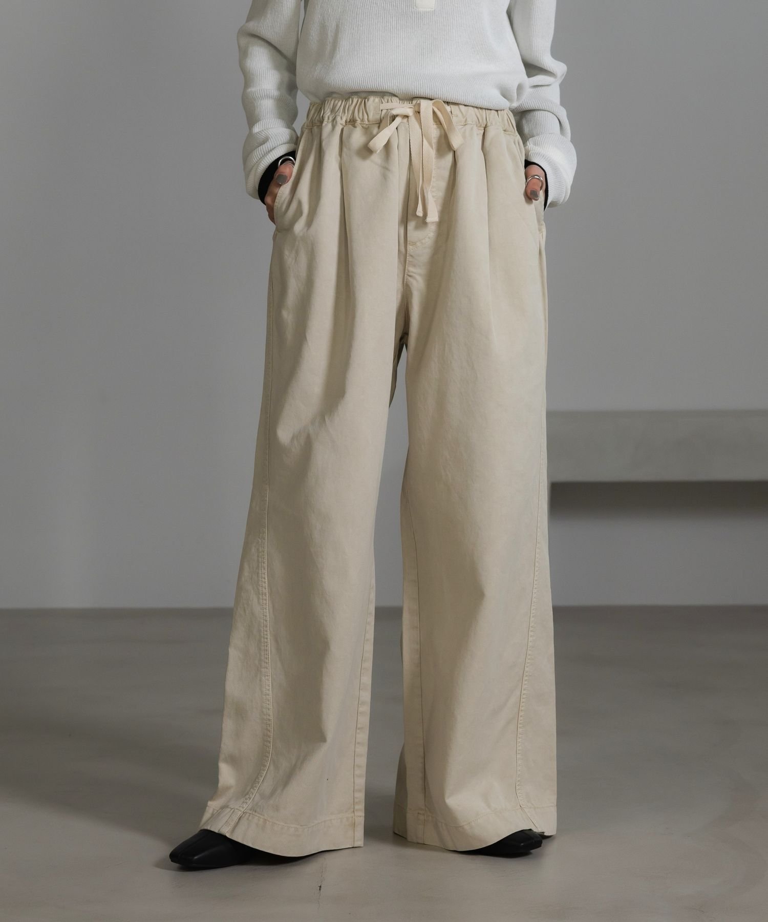 【ローリーズファーム/LOWRYS FARM】のイージーバギーデニム インテリア・キッズ・メンズ・レディースファッション・服の通販 founy(ファニー) 　ファッション　Fashion　レディースファッション　Fashion for Women　おすすめ　Recommended / Our Picks　ギャザー　Gathered, Ruffled　クロップド　Cropped, Short Length　コンパクト　Compact, Small Size　デニム　Denim, Jeans Material　フロント　Front, Front Design　ワイド　Wide, Wide Fit　ヴィンテージ　Vintage Style　春　Spring　アイボリー|ID: prp329100004838292 ipo3291000000036090069