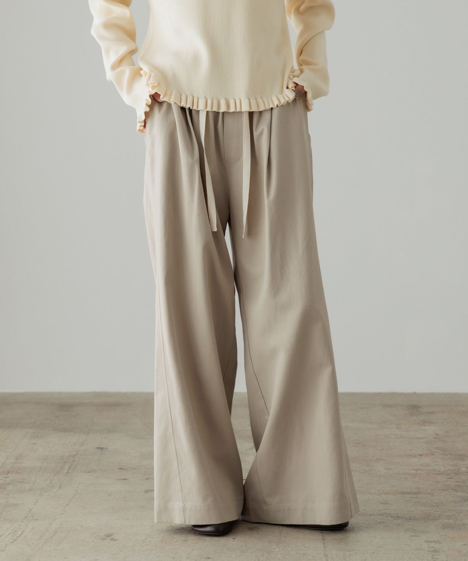 【ローリーズファーム/LOWRYS FARM】のイージーバギーデニム インテリア・キッズ・メンズ・レディースファッション・服の通販 founy(ファニー) 　ファッション　Fashion　レディースファッション　Fashion for Women　おすすめ　Recommended / Our Picks　ギャザー　Gathered, Ruffled　クロップド　Cropped, Short Length　コンパクト　Compact, Small Size　デニム　Denim, Jeans Material　フロント　Front, Front Design　ワイド　Wide, Wide Fit　ヴィンテージ　Vintage Style　春　Spring　ベージュ52|ID: prp329100004838292 ipo3291000000036090076