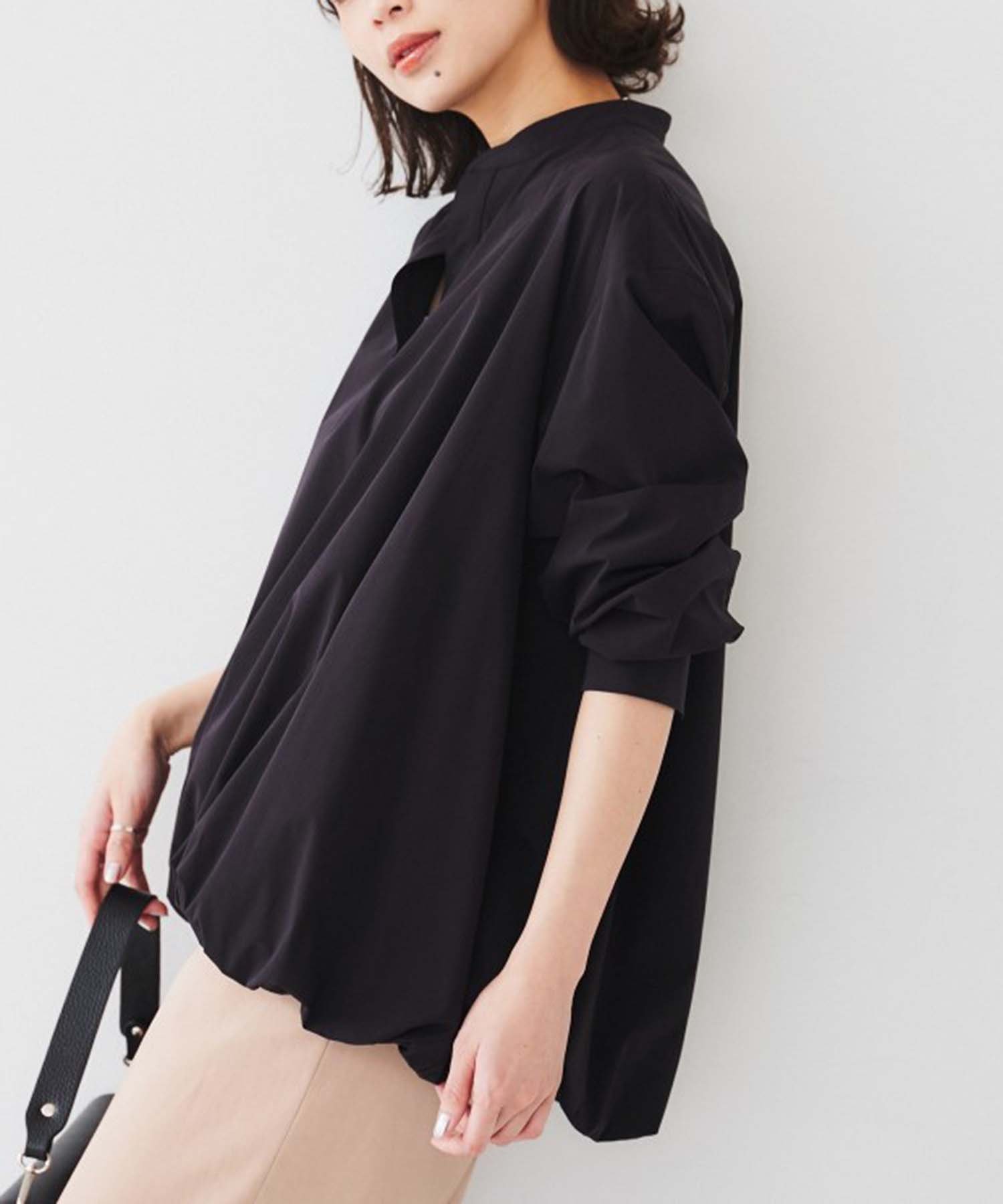 【アンタイトル/UNTITLED】の【朝比奈 彩*Oggi*UNTITLED スペシャルコラボ】バルーンヘムブラウス インテリア・キッズ・メンズ・レディースファッション・服の通販 founy(ファニー) 　雑誌掲載アイテム　Magazine Picks & Fashion Features　ファッション雑誌　Fashion Magazines　オッジ　Oggi　ファッションモデル・俳優・女優　Models　女性　Women　朝比奈彩　Asahina Aya　ファッション　Fashion　レディースファッション　Fashion for Women　トップス・カットソー　Cut & Sew Tops　シャツ・ブラウス・オフィスカジュアル　Elegant Blouses & Button-Ups　洗える　Machine Washable　カフス　Cuff Design　4月号　April Issue　シンプル　Simple, Minimal　スキッパー　Skipper, Open Collar　スタイリッシュ　Stylish, Fashionable　ストレッチ　Stretch, Stretchy Fabric　スマート　Smart, Elegant　雑誌　Magazine, Fashion Magazine　バランス　Balance, Style Balance　バルーン　Balloon, Balloon Silhouette　ミックス　Mix, Mixed Style　ワイド　Wide, Wide Fit　おすすめ　Recommended / Our Picks　エレガント 上品　Elegant　ブラック|ID: prp329100004838587 ipo3291000000035258203