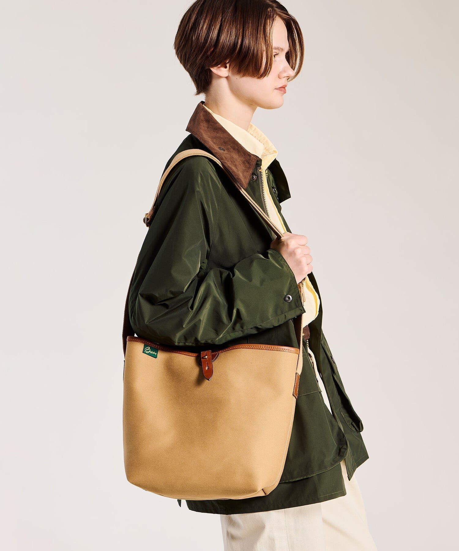 【ビショップ/Bshop】のASHDOWN MEDIUM UNISEX インテリア・キッズ・メンズ・レディースファッション・服の通販 founy(ファニー) ファッション Fashion レディースファッション Fashion for Women アウトドア Outdoor Clothing イタリア Italy チャーム Charm, Pendant ツイル Twist, Twisted Detail ポケット Pocket, Pocket Detail ユニセックス Unisex, Genderless ラップ Wrap, Wrap Design KHAKI|ID: prp329100004839141 ipo3291000000036088850